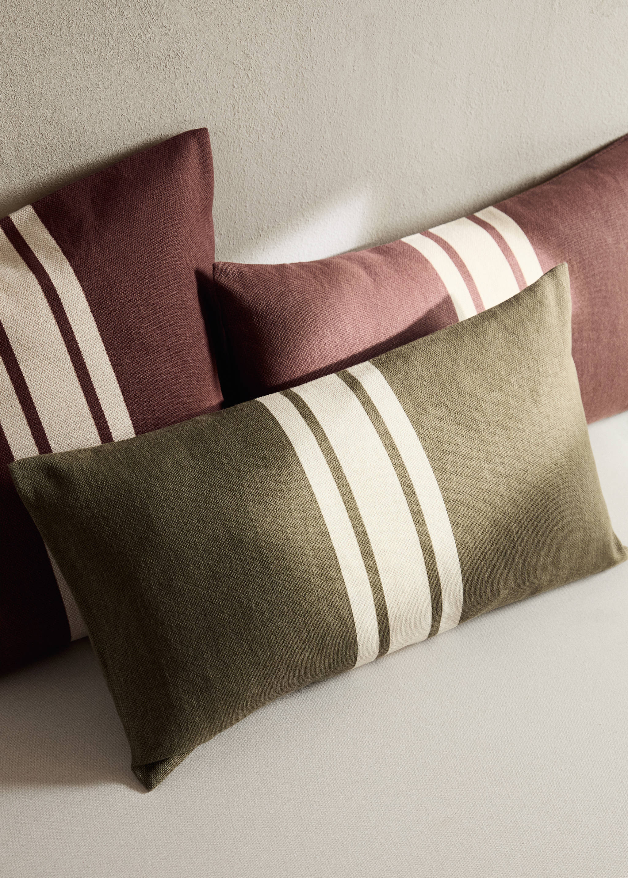 Cotton cushion cover with printed stripes 30x50 cm - General plane