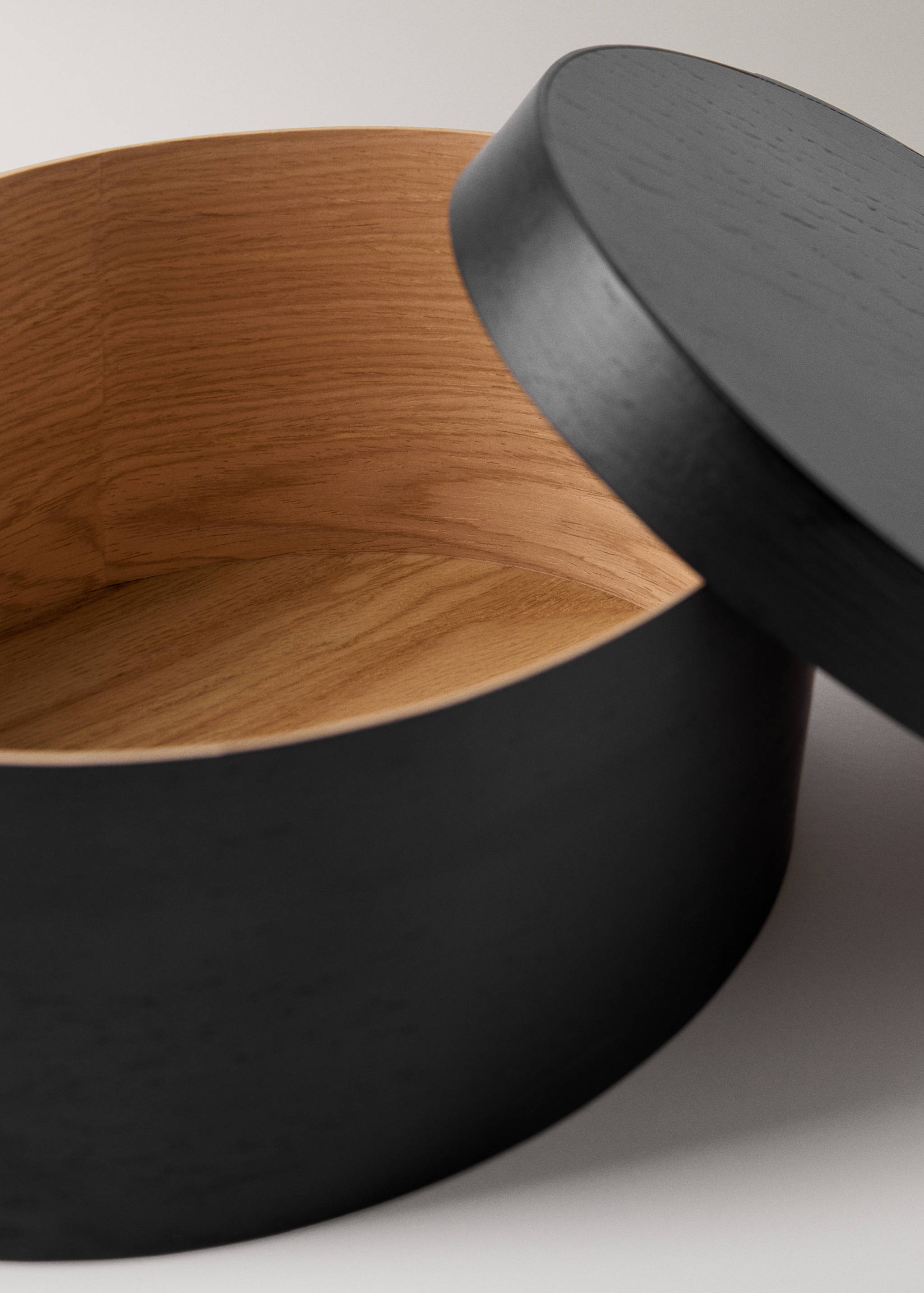 Medium oval wooden box - Details of the article 3