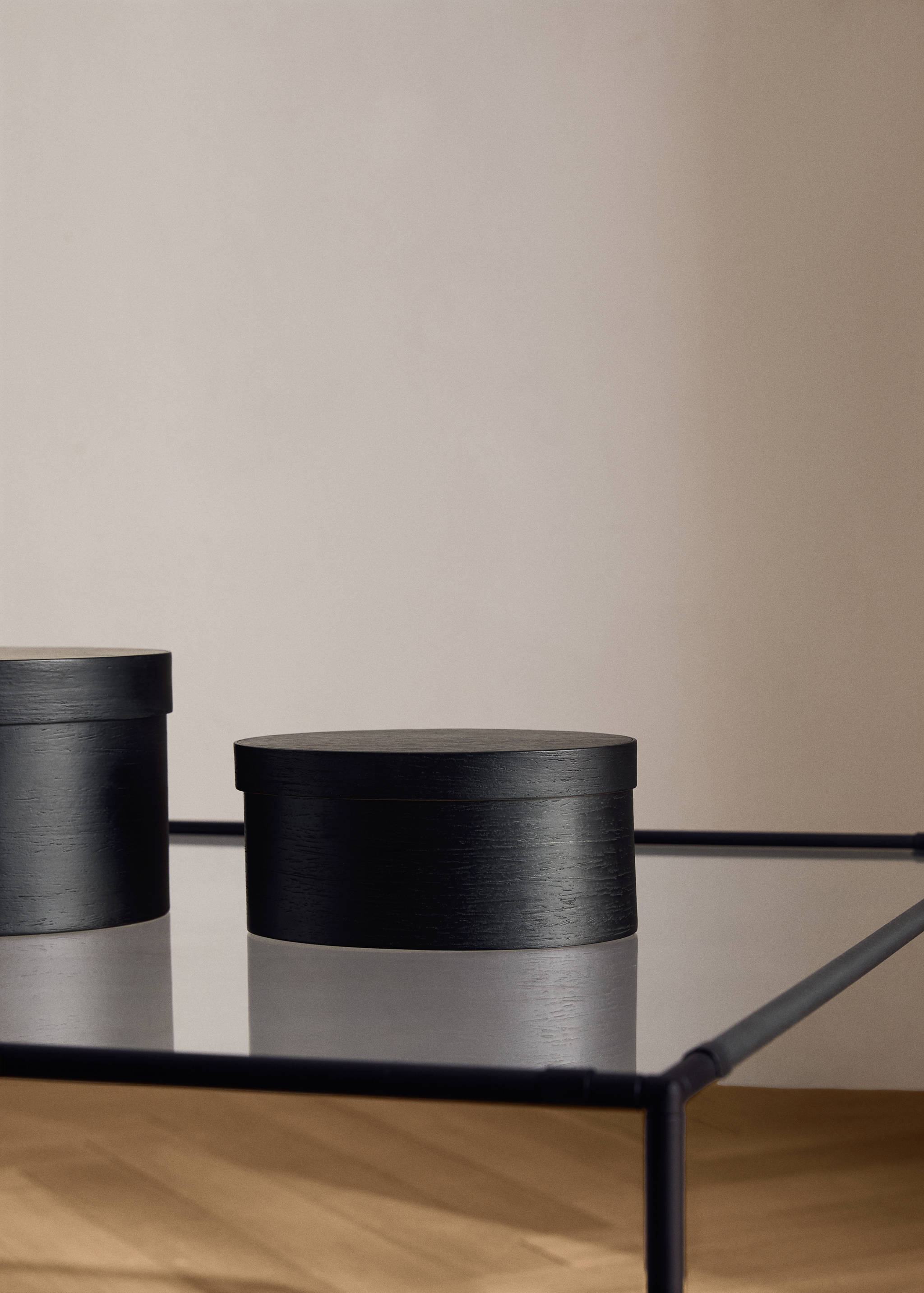 Small oval wooden box - General plane