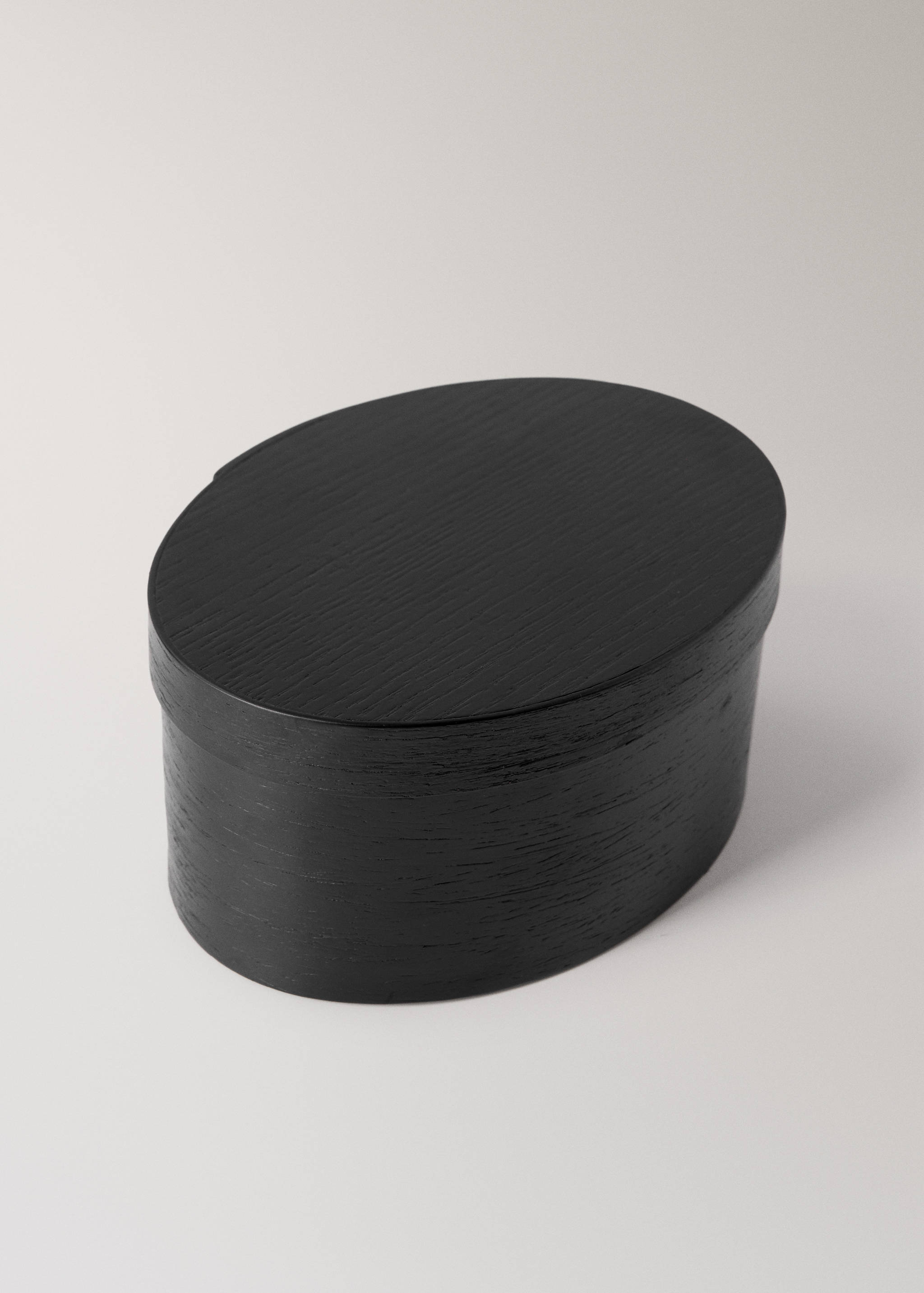 Small oval wooden box - Details of the article 1