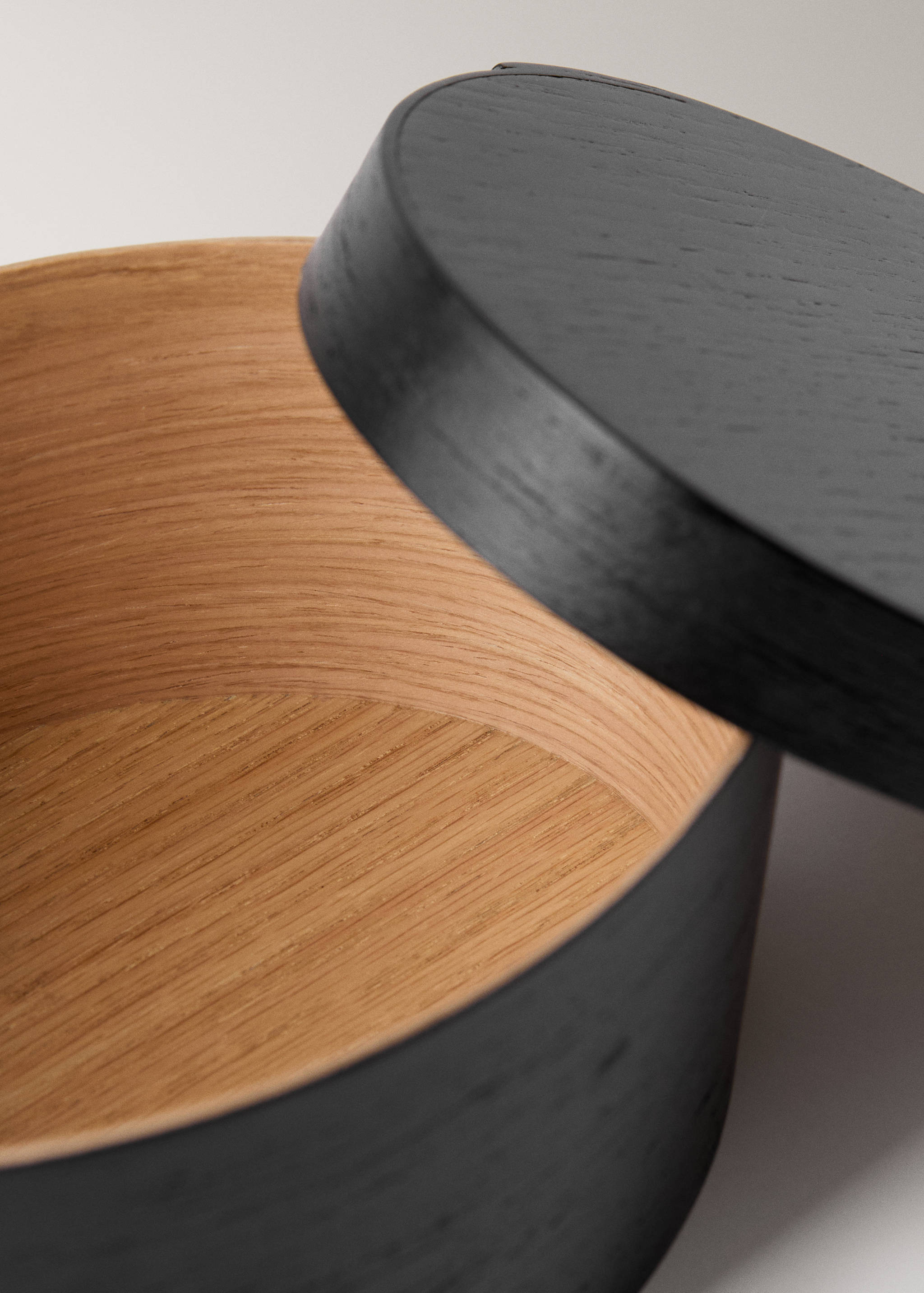 Small oval wooden box - Details of the article 3