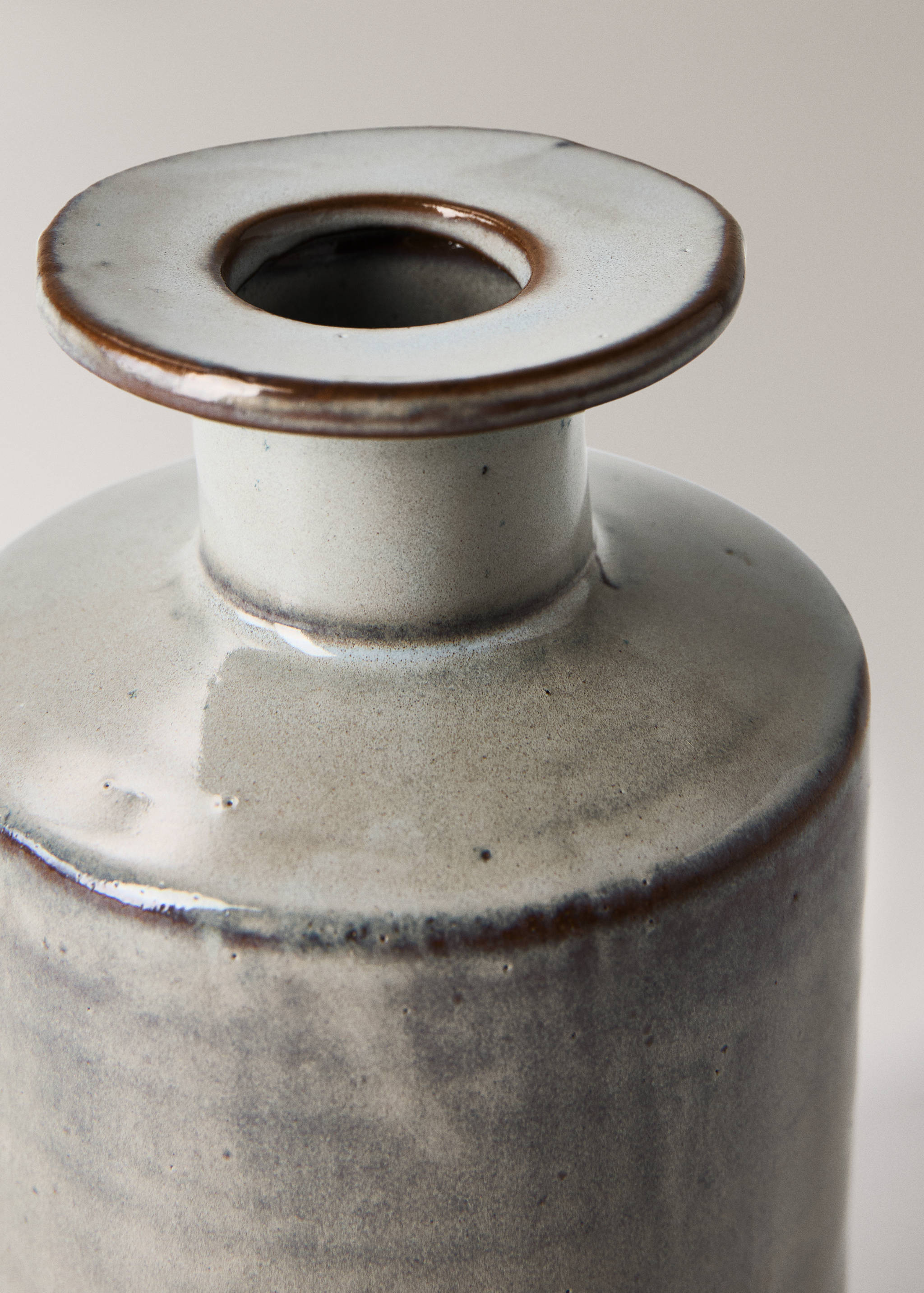 Stoneware vase with bottle design - Details of the article 1