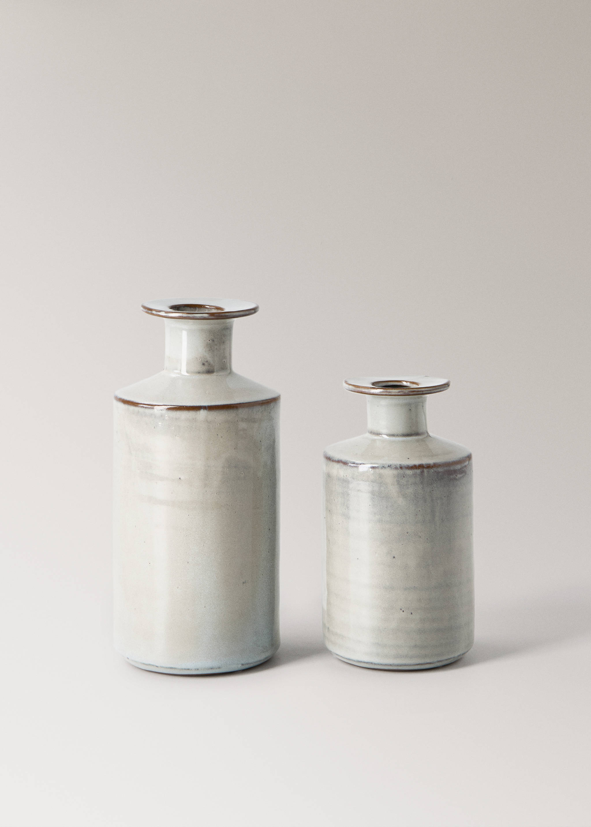 Stoneware vase with bottle design - Details of the article 3