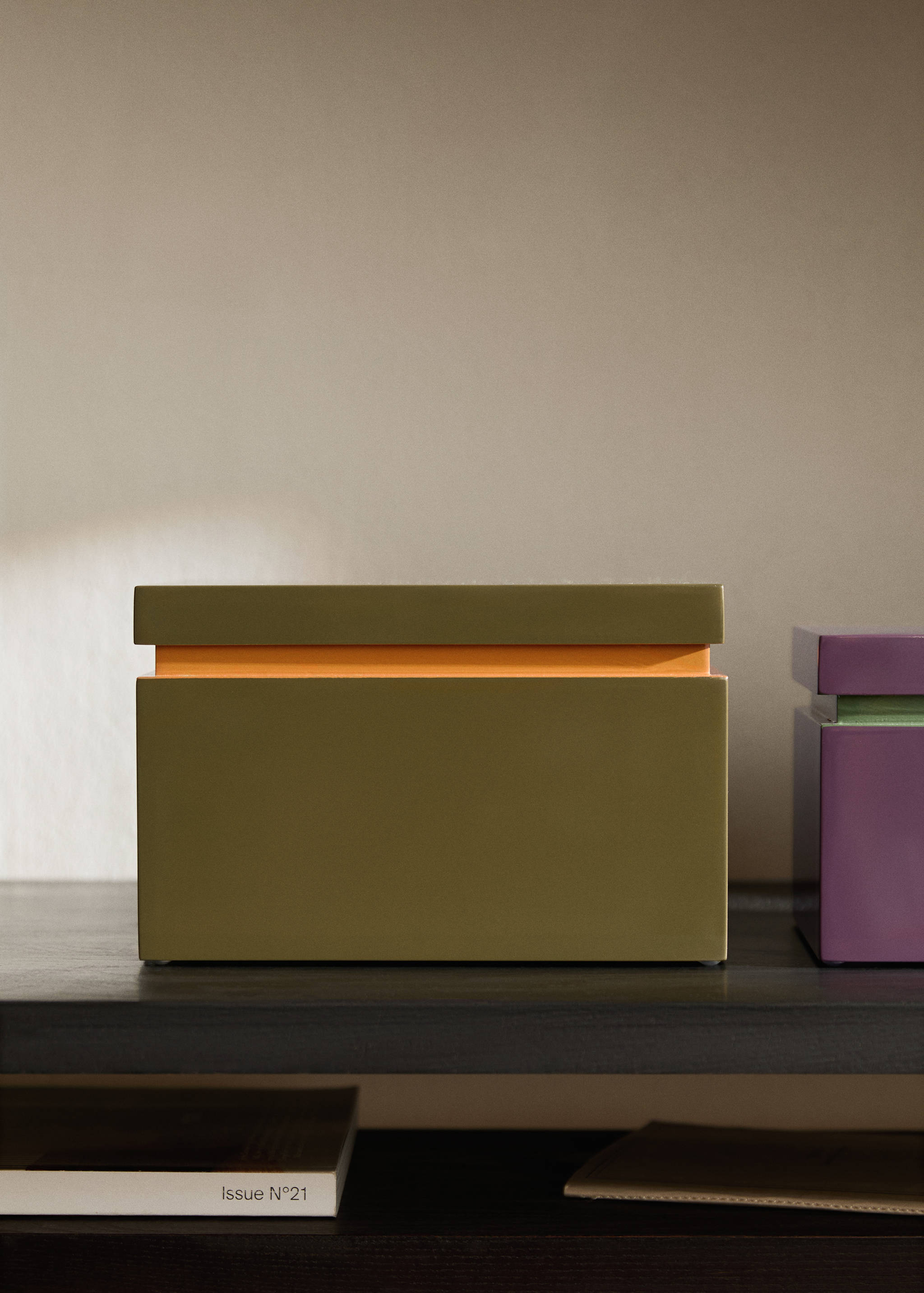 Caja lacada bicolor baja - Plano general