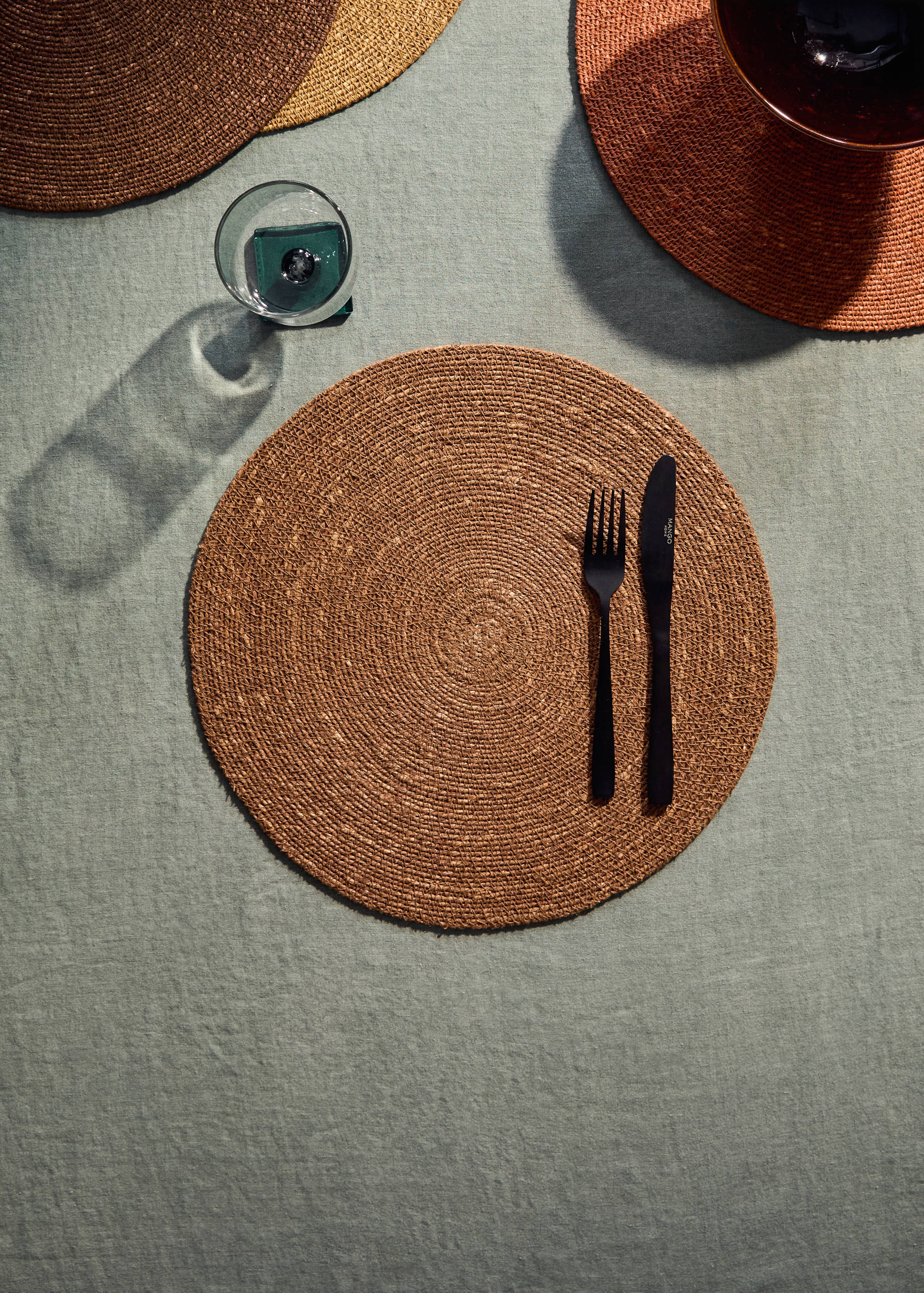 Bordsunderlägg i sjögräs i olika färger med ask - Allmän bild