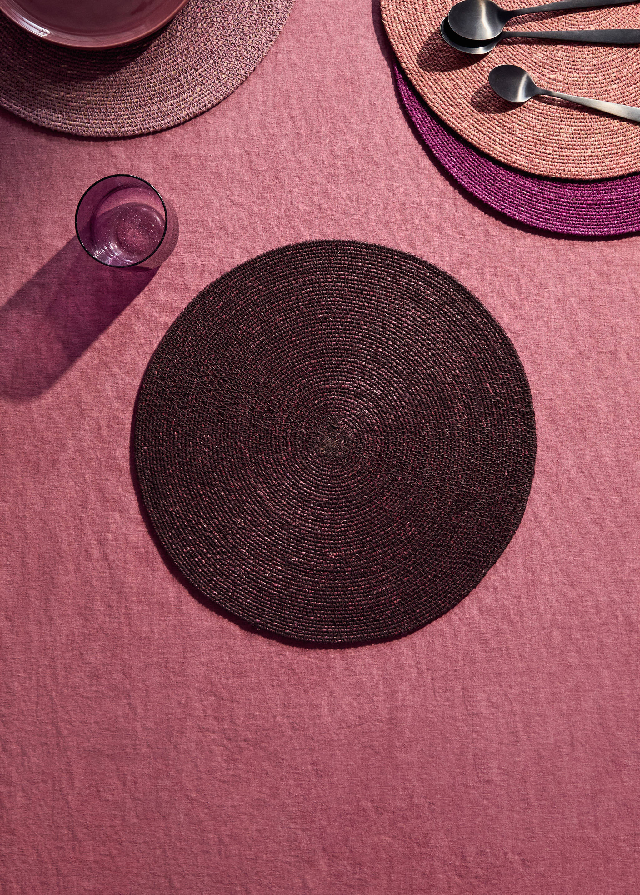 Bordsunderlägg i sjögräs i olika färger med ask - Allmän bild