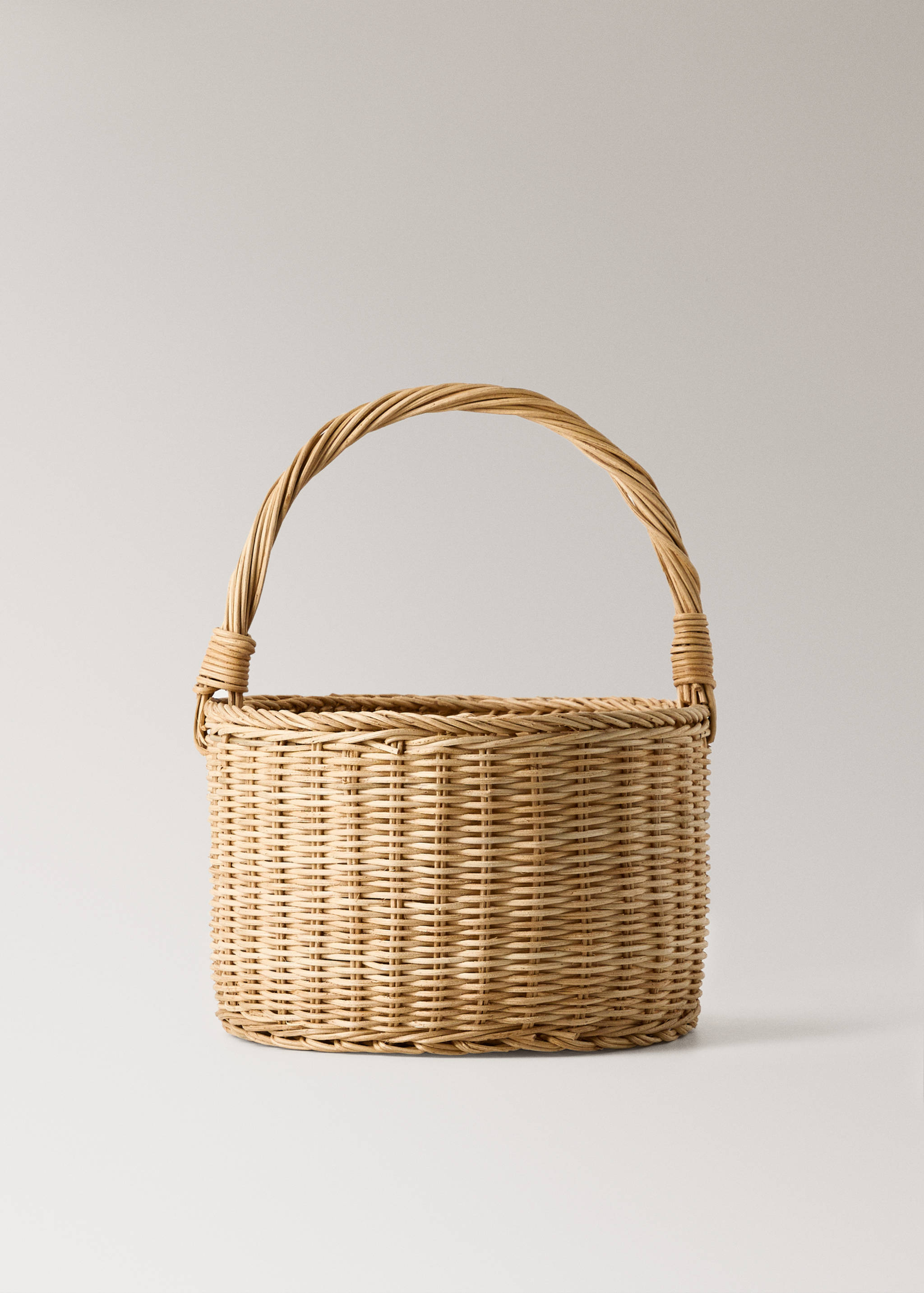 Large rattan basket with handles - Article without model