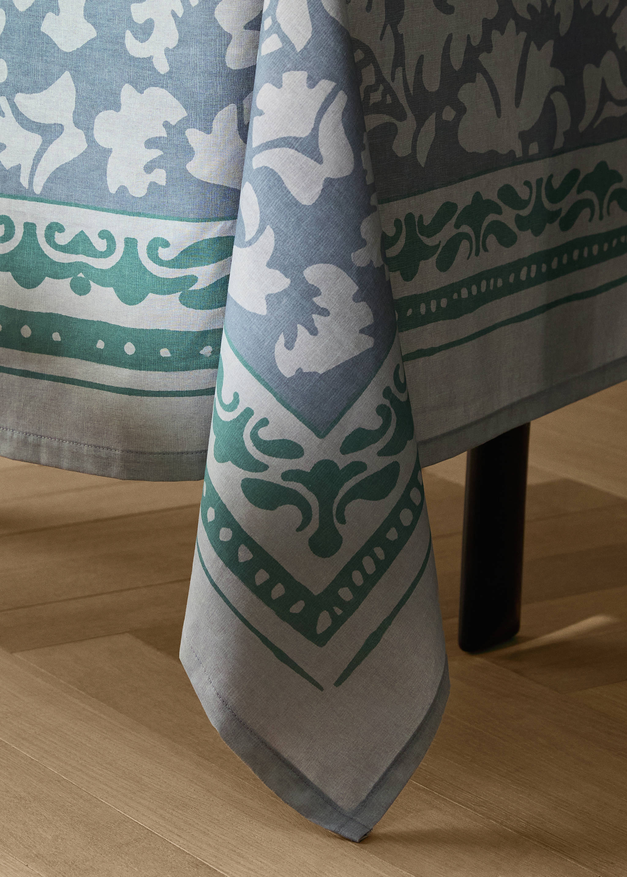 Printed canvas tablecloth for 2 to 4 diners - Details of the article 8