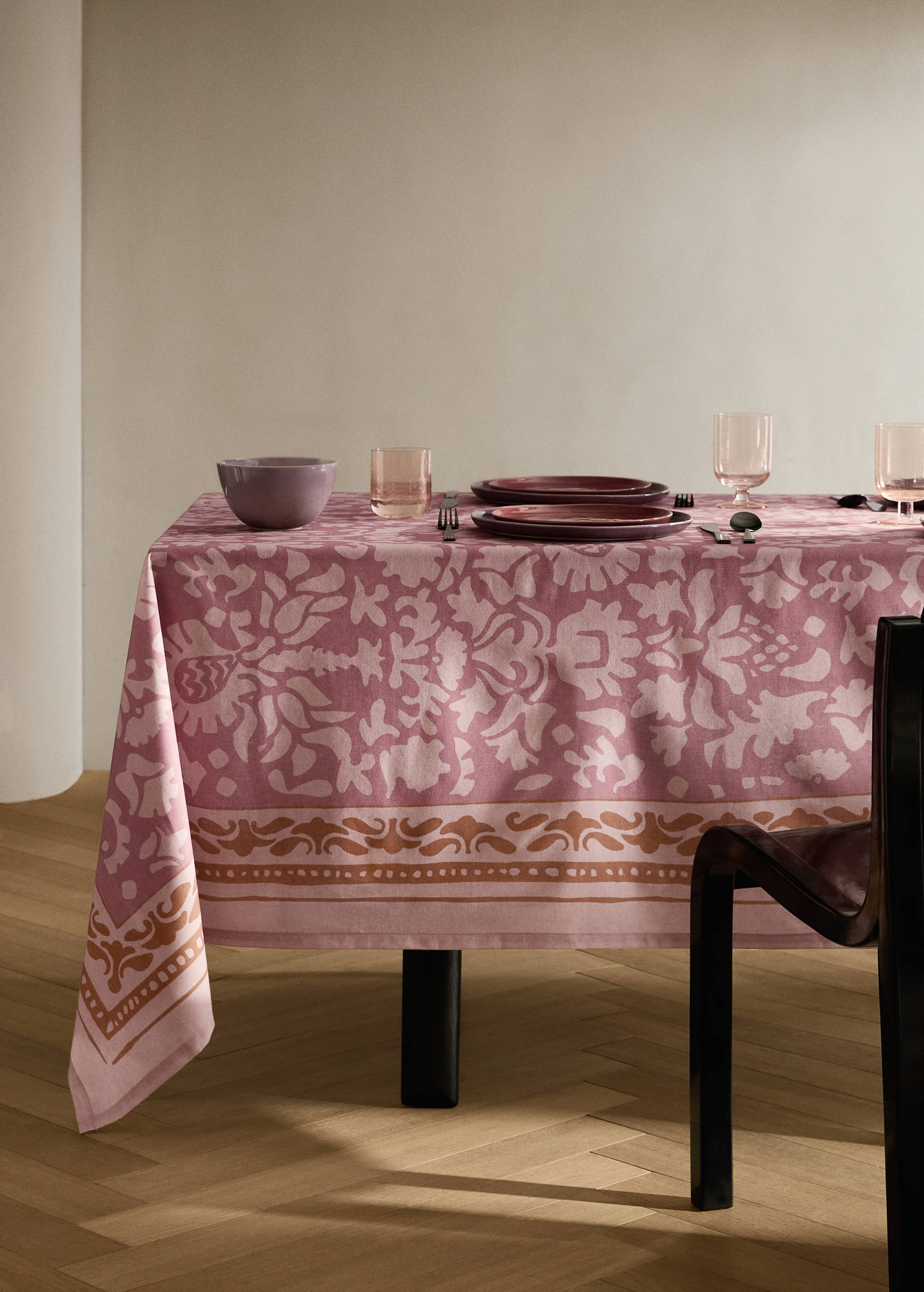 Printed canvas tablecloth for 2 to 4 diners - General plane