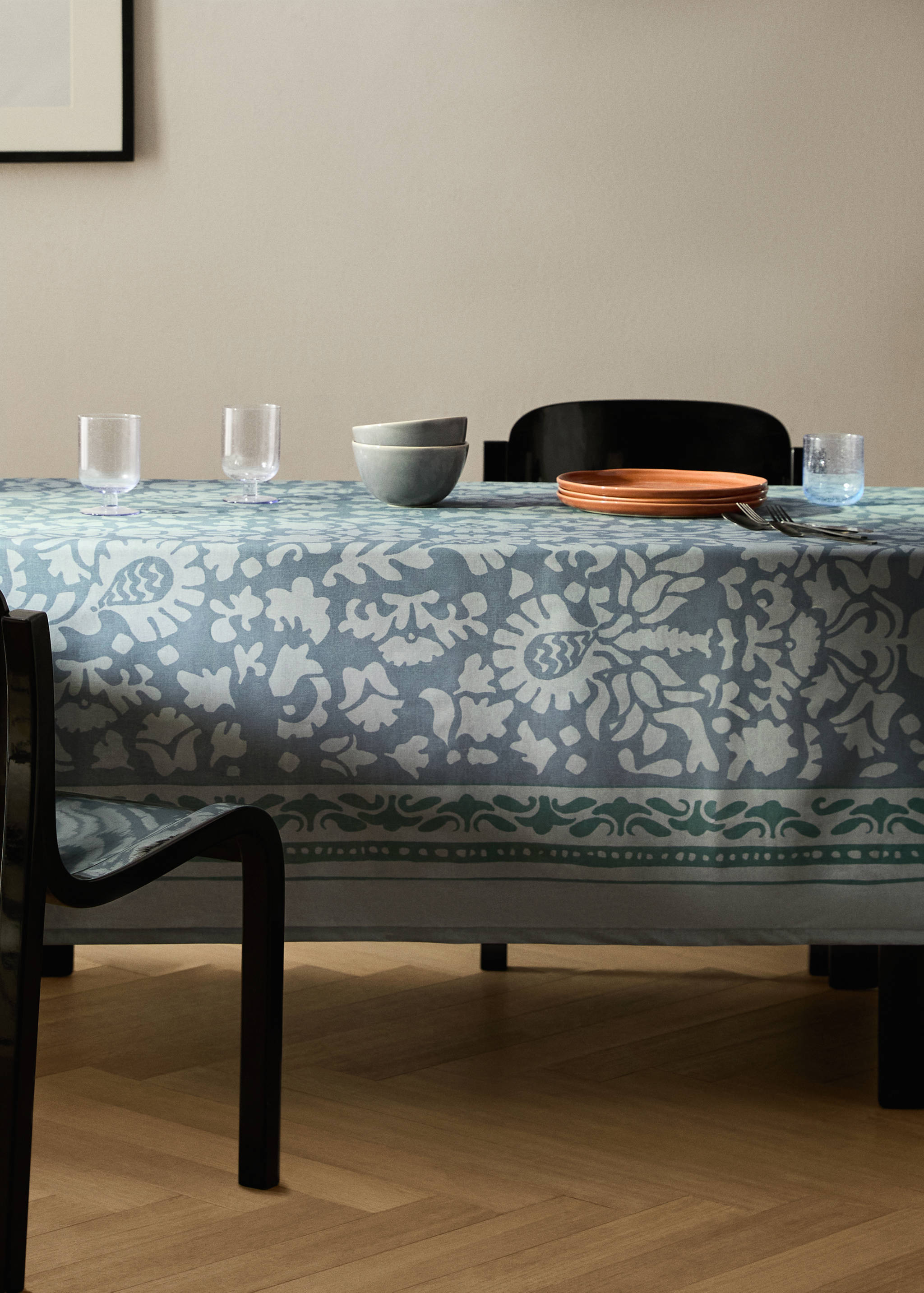 Cotton tablecloth with leaf print for 6 to 8 guests - General plane