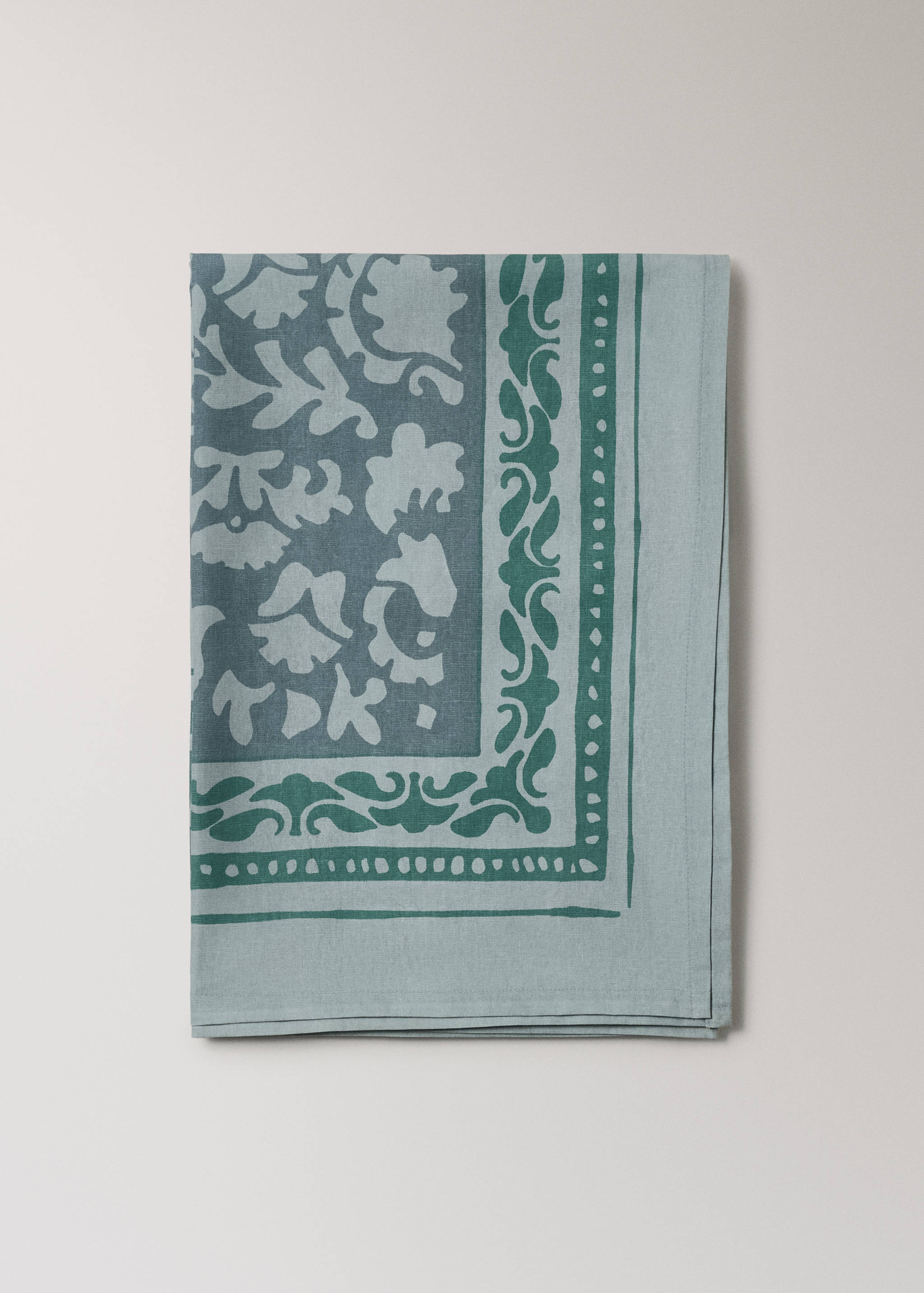 Cotton tablecloth with leaf print for 6 to 8 guests - Article without model