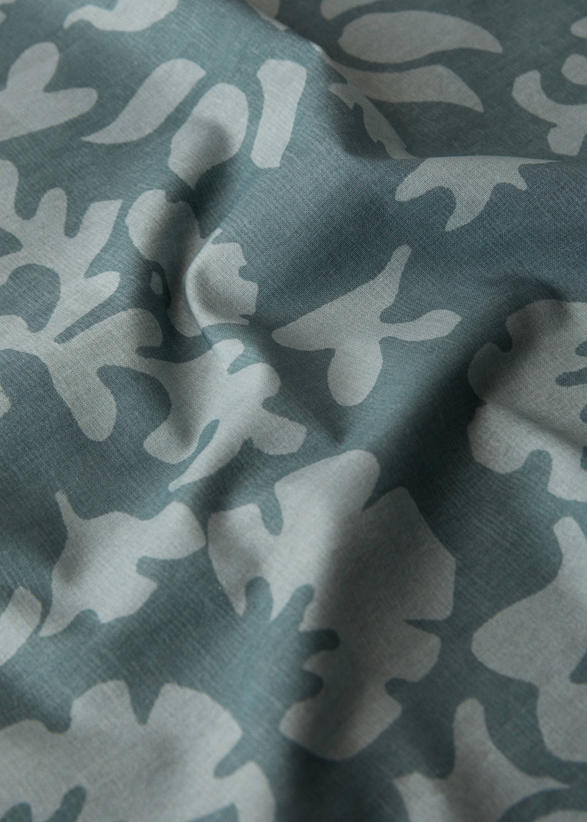 Cotton tablecloth with leaf print for 6 to 8 guests - Details of the article 2