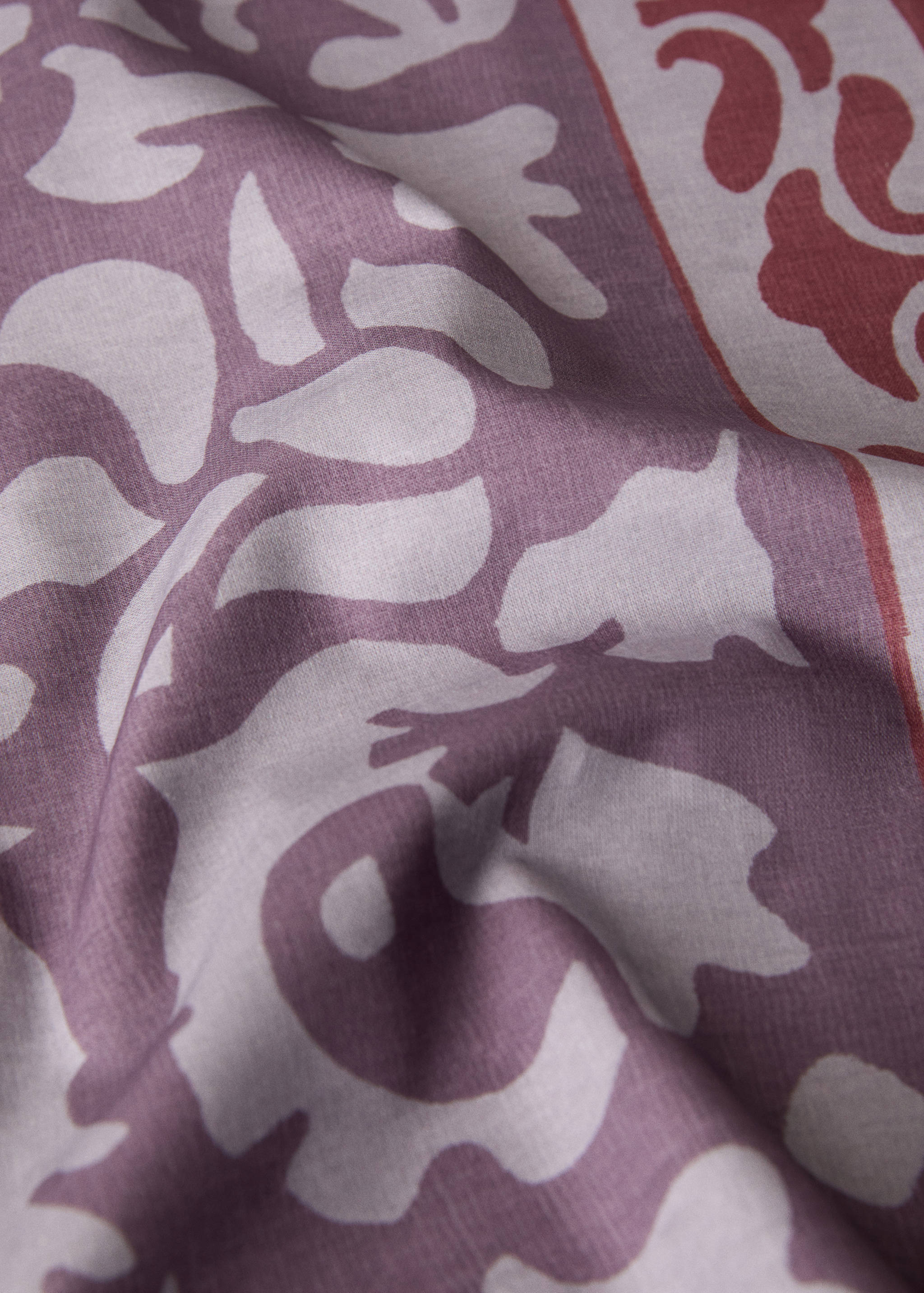 Cotton tablecloth with leaf print for 6 to 8 guests - Details of the article 2