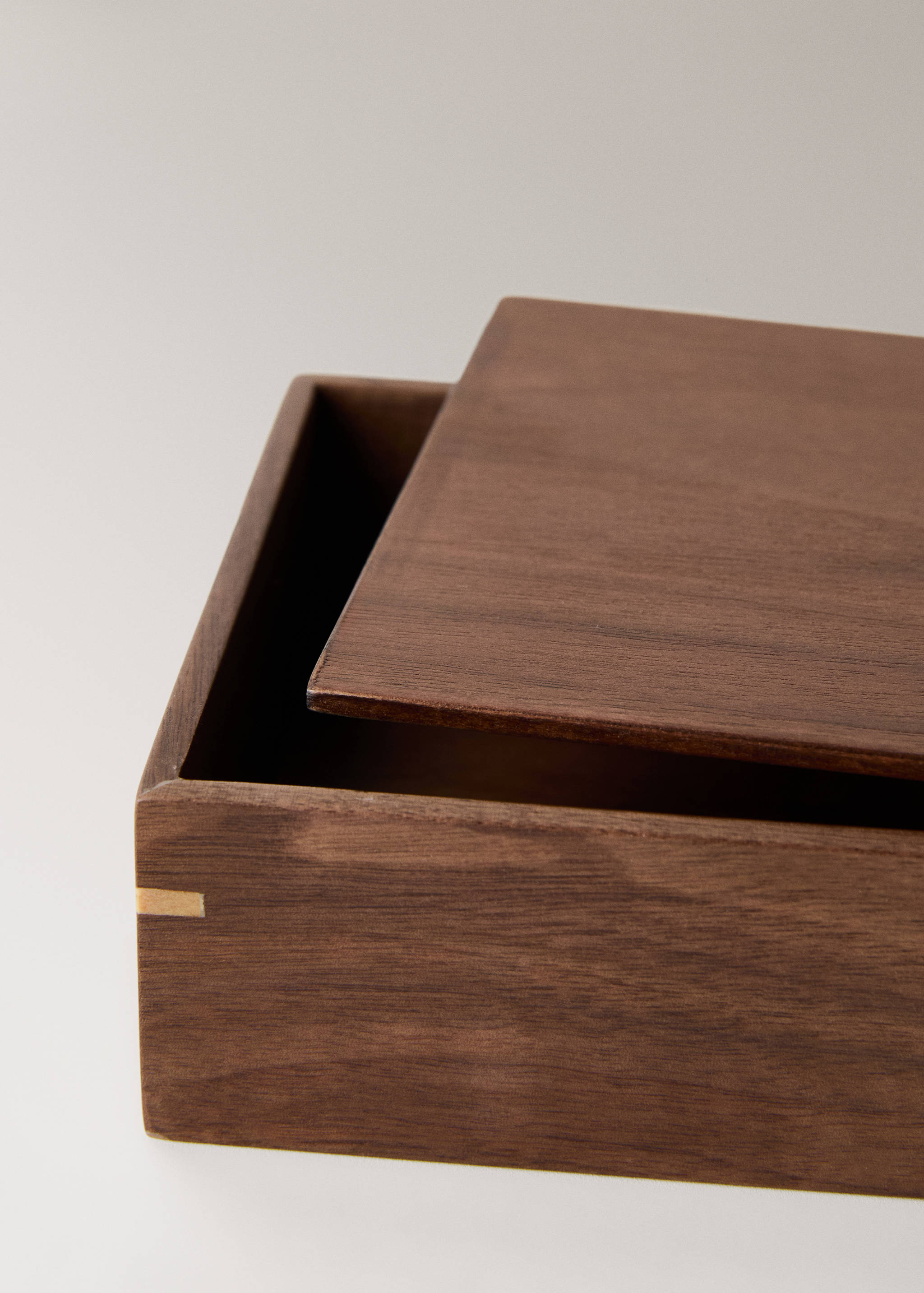 Wooden box with large lid - Details of the article 2