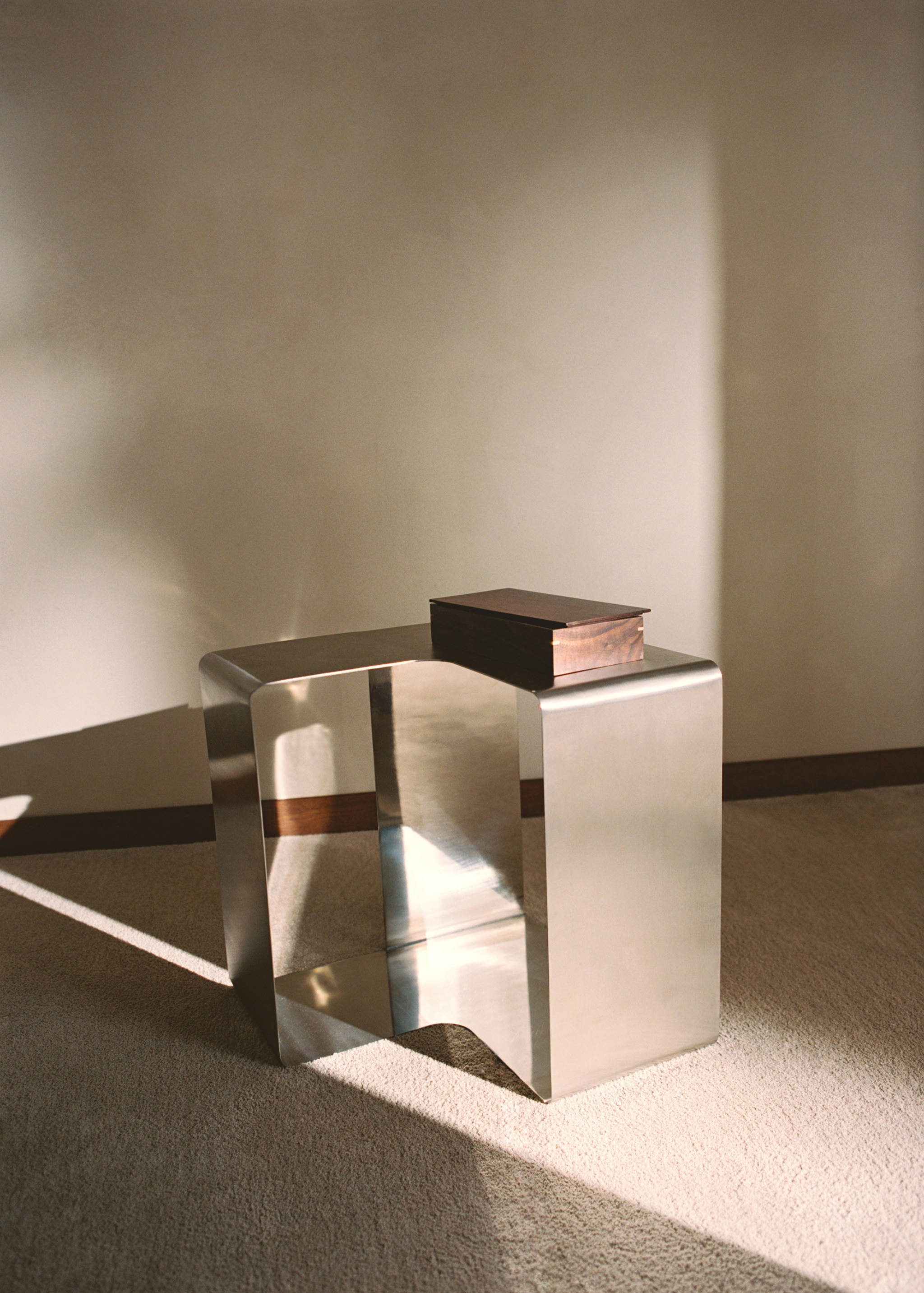 Wooden box with large lid - Details of the article 5