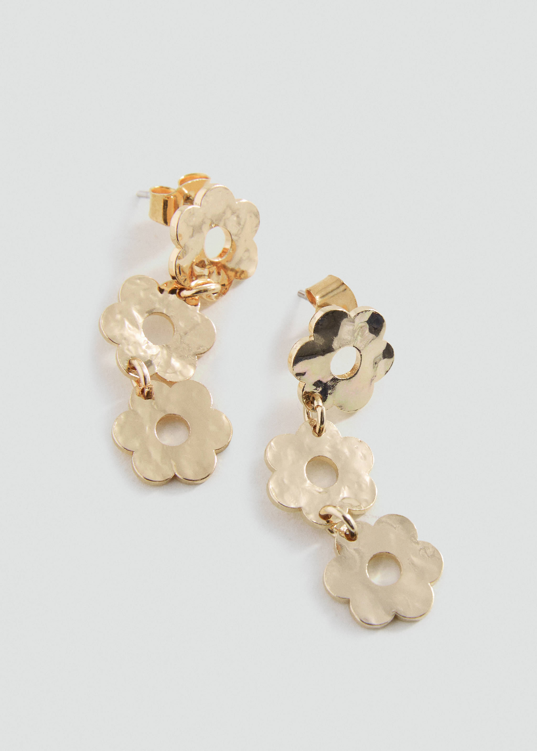 Серьги с цветами - Средний план