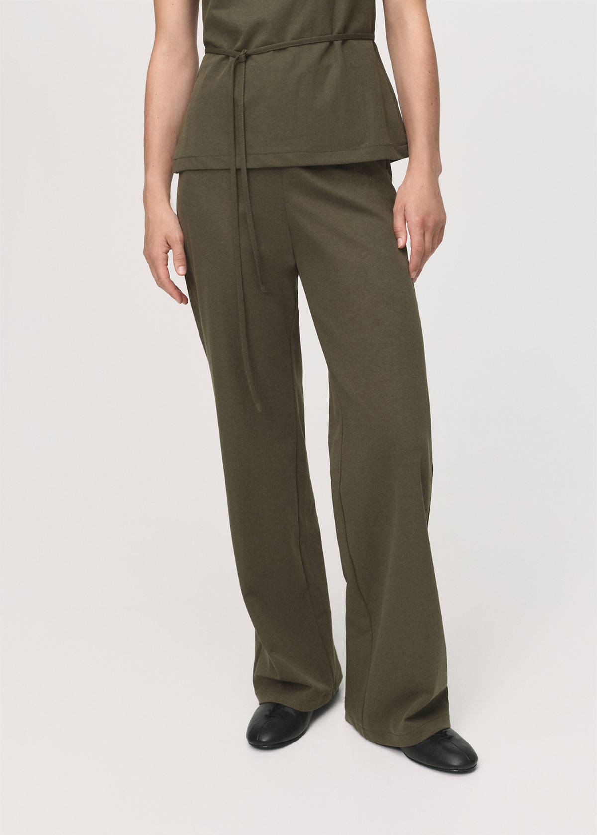 Straight-fit trousers with elastic waist — Khaki