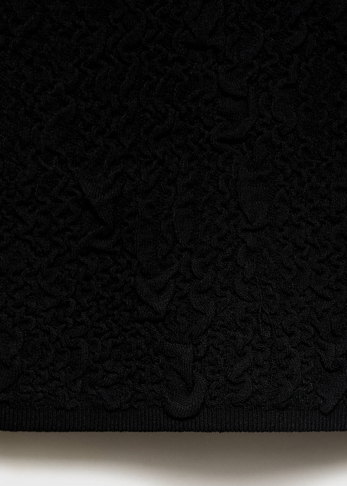 Textured crepe top — Black
