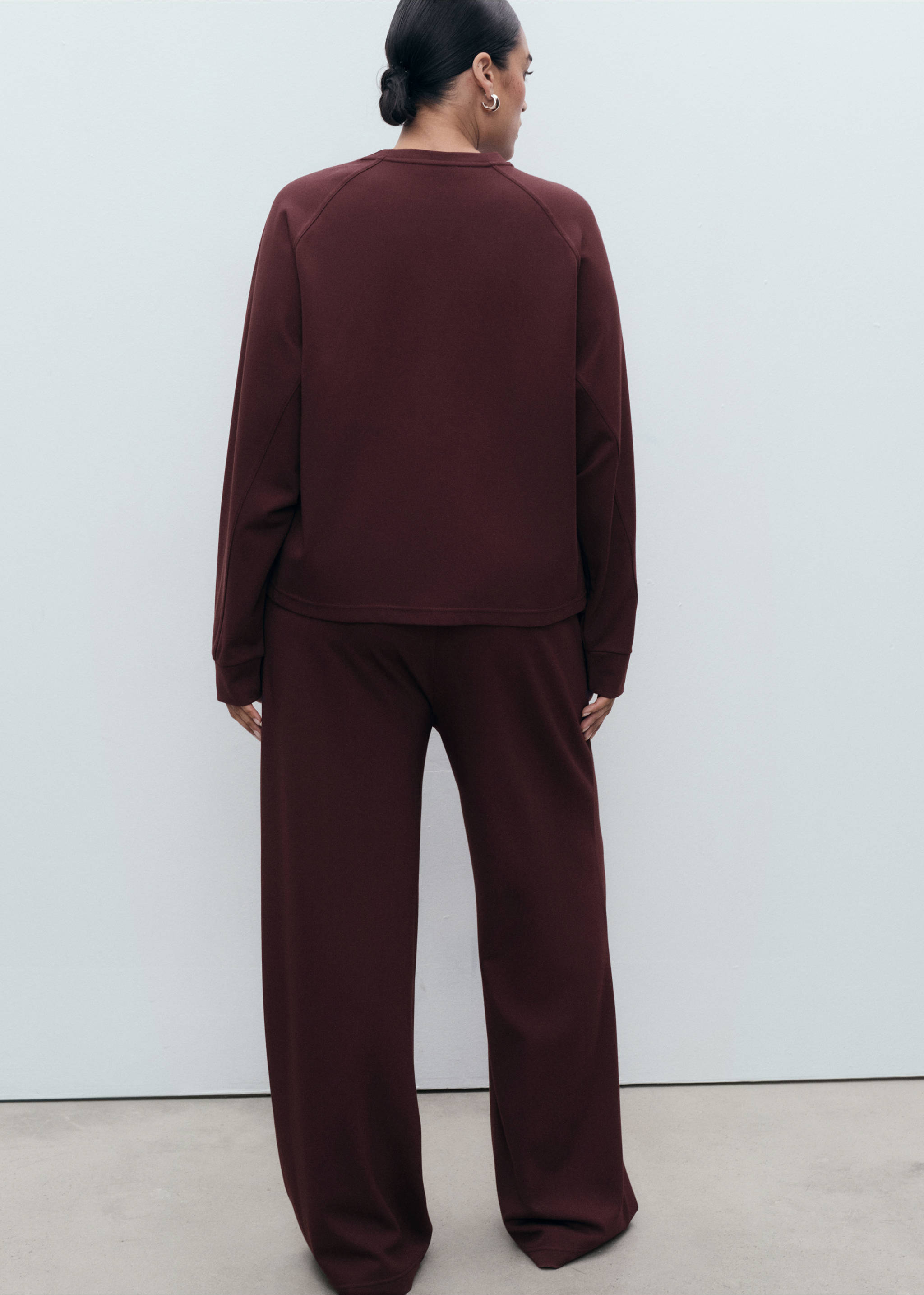 Jogger trousers with elastic waist - Details of the article 4, Burgundy. Ref: 17024098-00.