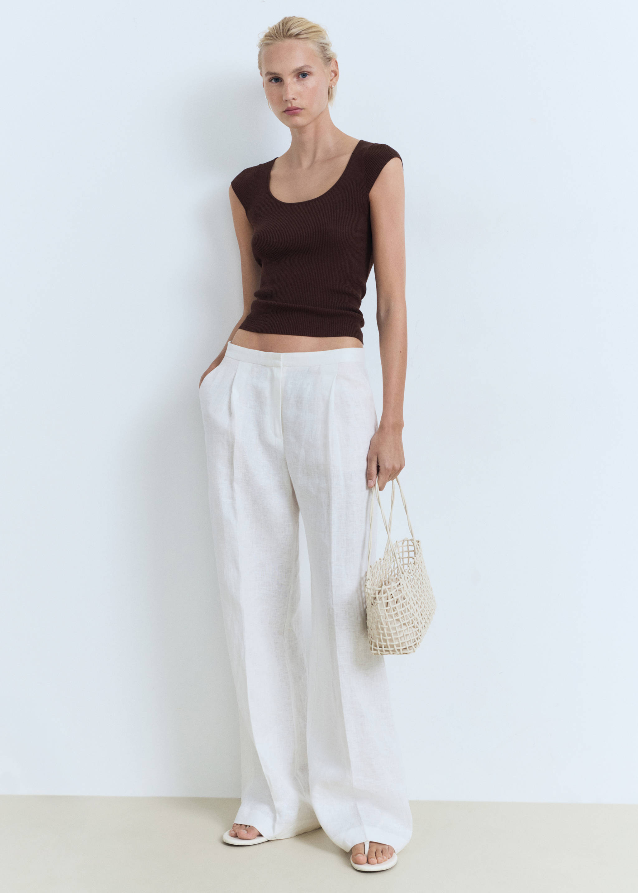 Camisola canelada com manga curta - Plano geral