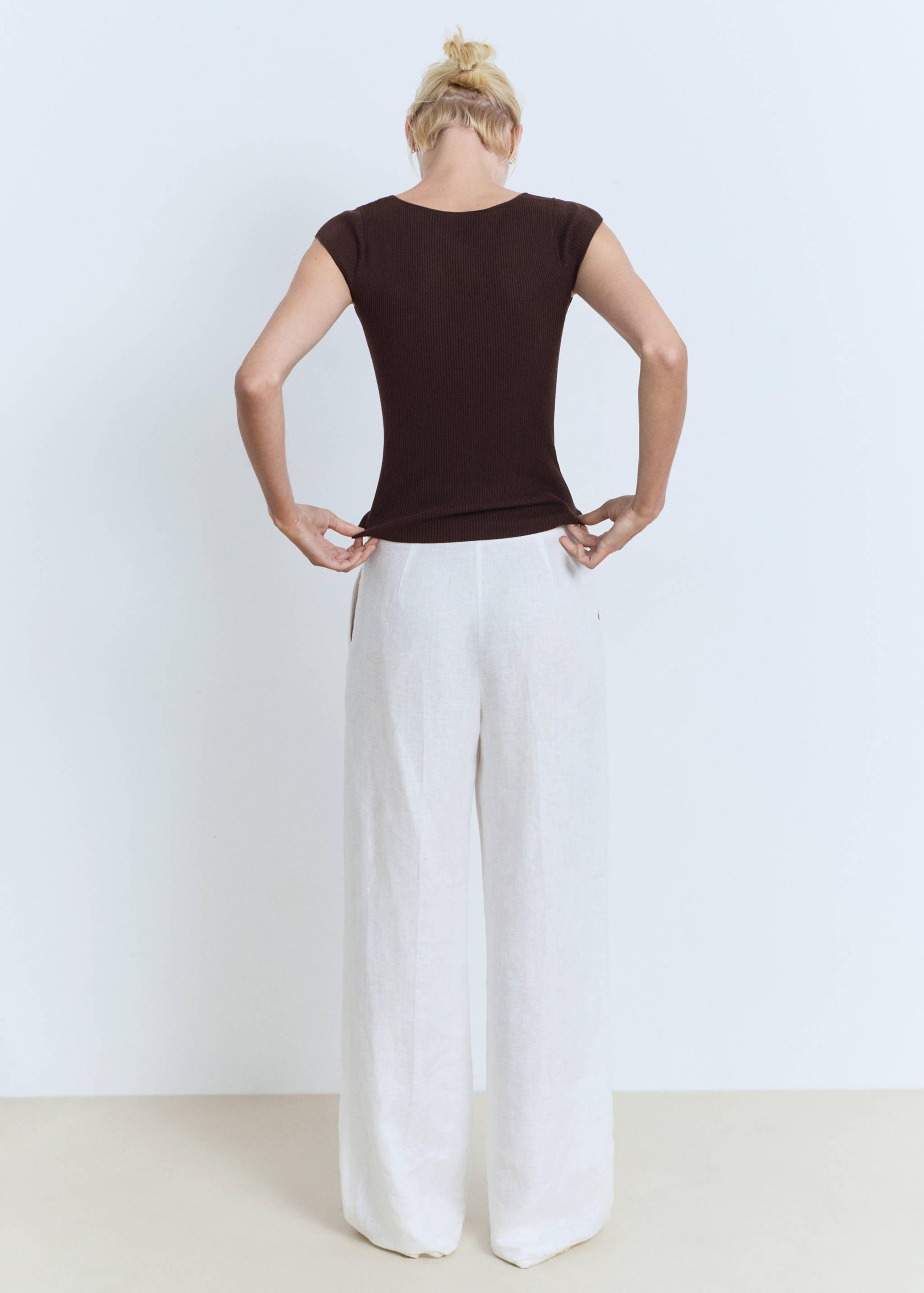 Camisola canelada com manga curta - Verso do artigo