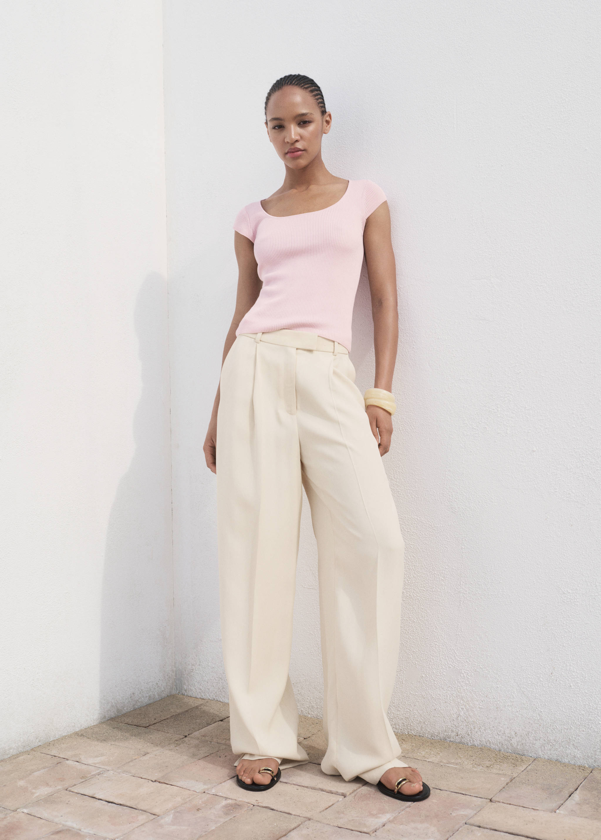 Camisola canelada com manga curta - Plano geral