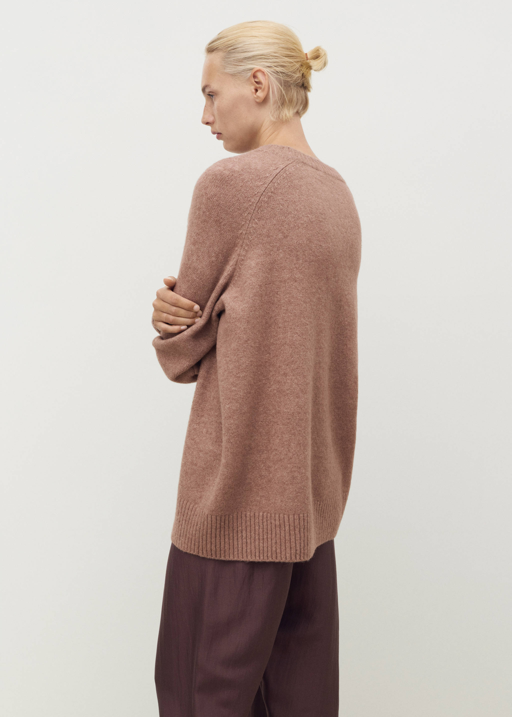 Round-neck knitted sweater - Reverse of the article