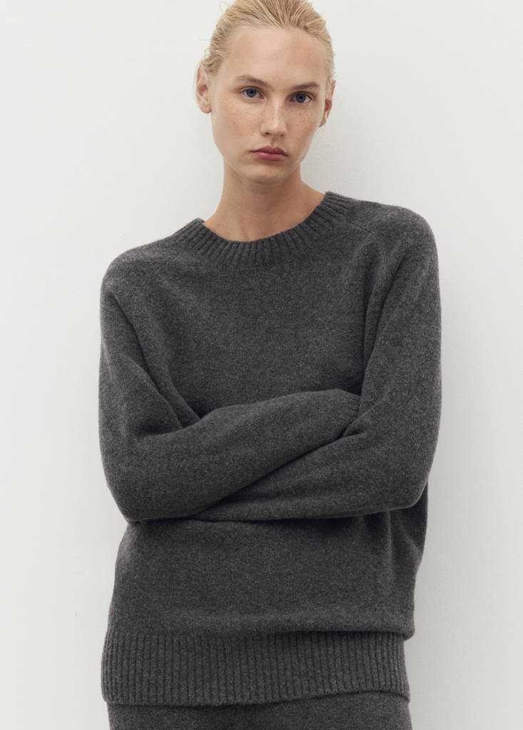 Round-neck knitted sweater — Charcoal
