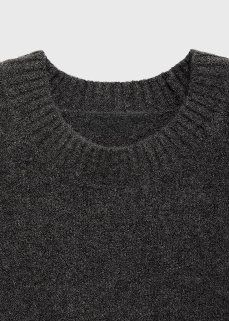 Round-neck knitted sweater — Charcoal