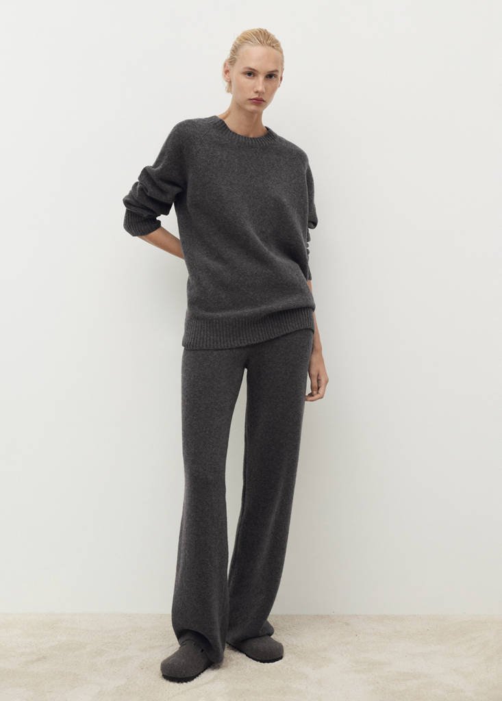 Round-neck knitted sweater — Charcoal