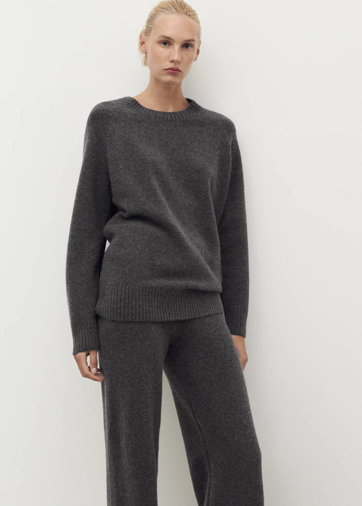 Round-neck knitted sweater — Charcoal