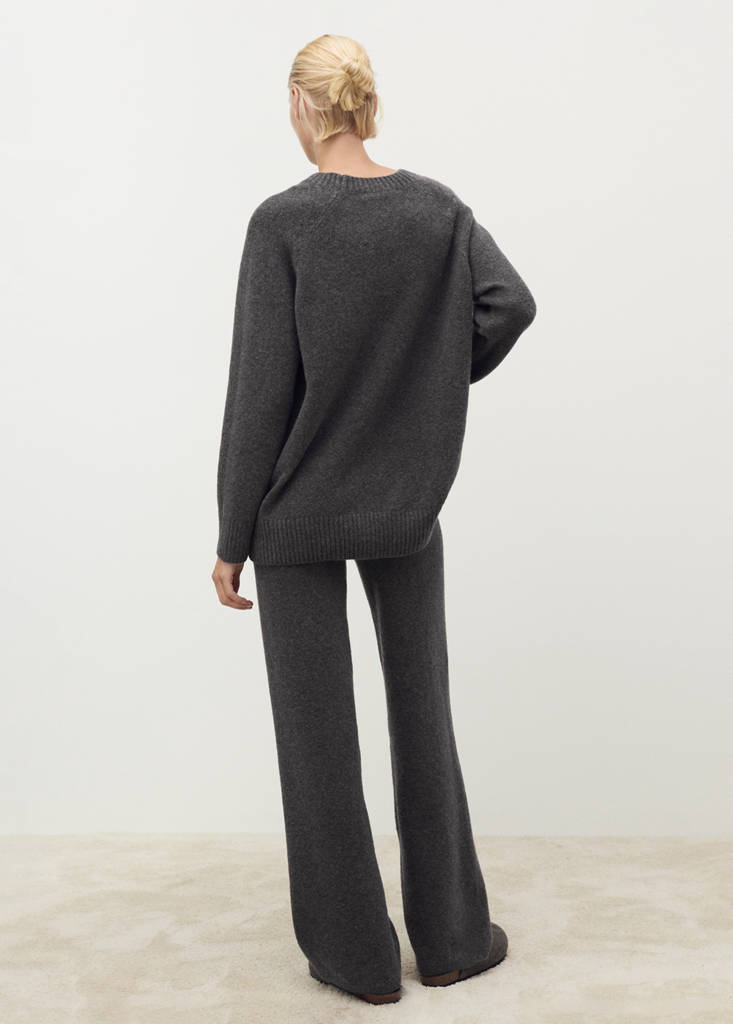 Round-neck knitted sweater — Charcoal