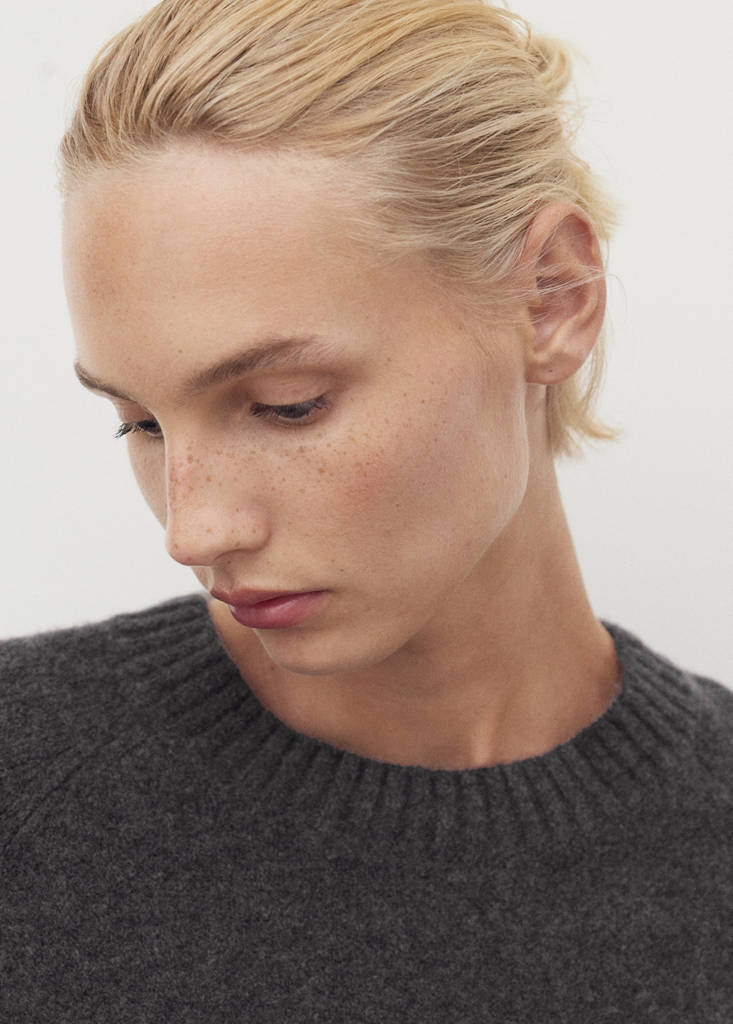 Round-neck knitted sweater — Charcoal