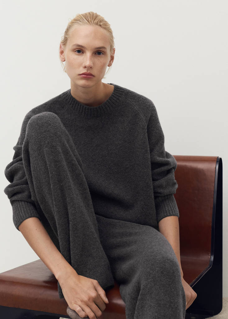 Round-neck knitted sweater — Charcoal