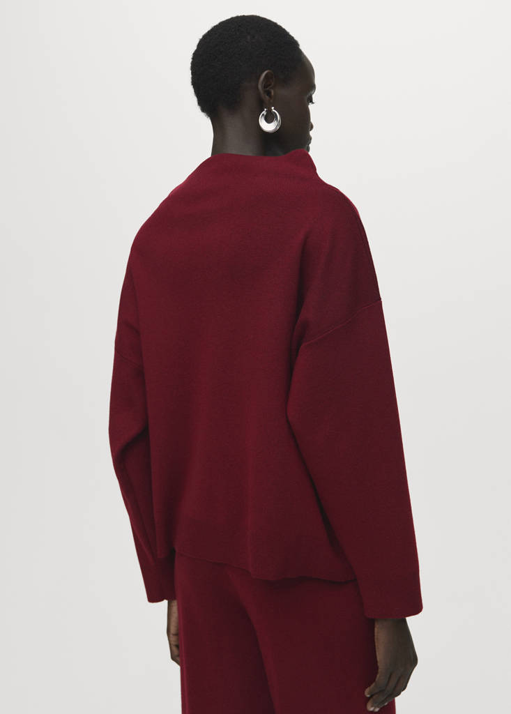Ruched turtleneck sweater — Maroon