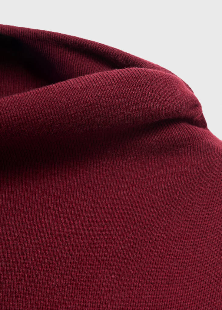 Ruched turtleneck sweater — Maroon