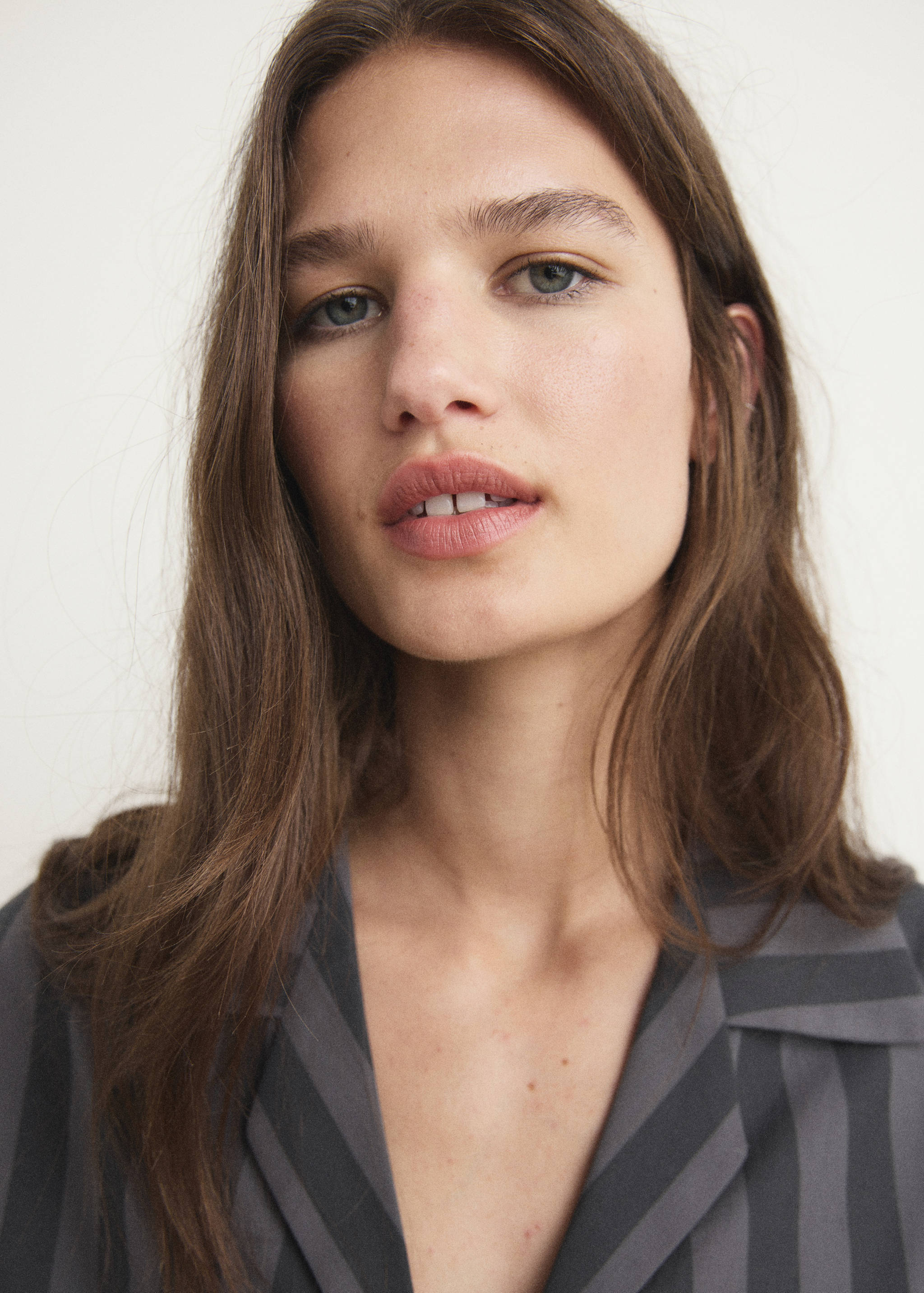 قميص بيجامة بخطوط نسيجية - تفاصيل المنتج 1