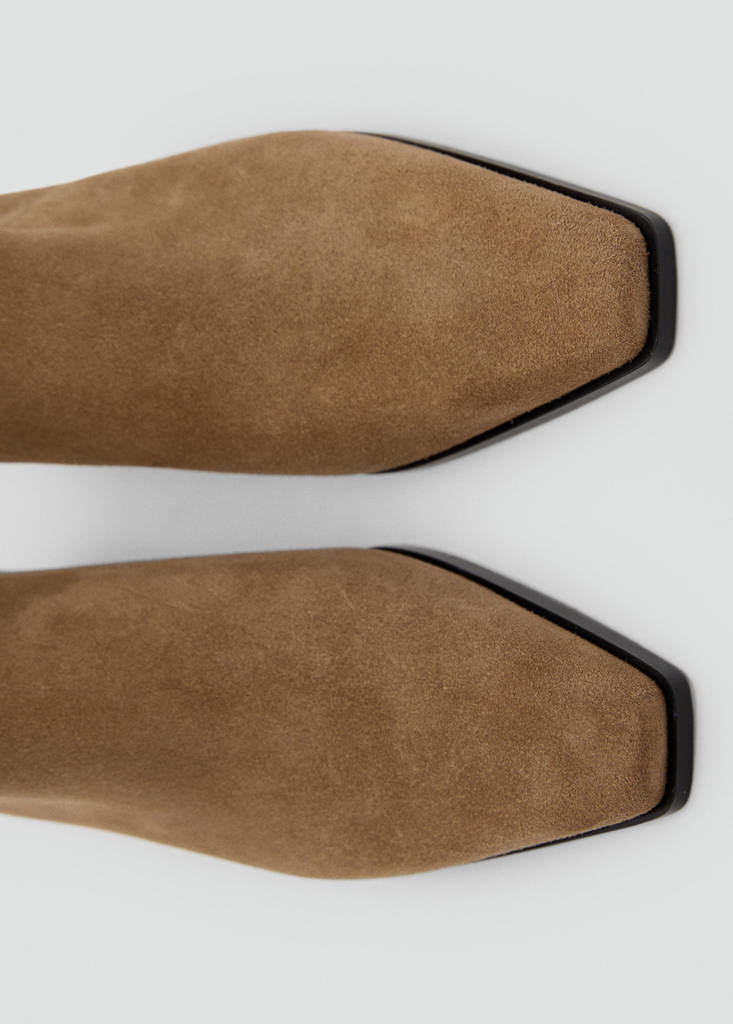 Heel suede ankle boot — Medium Brown