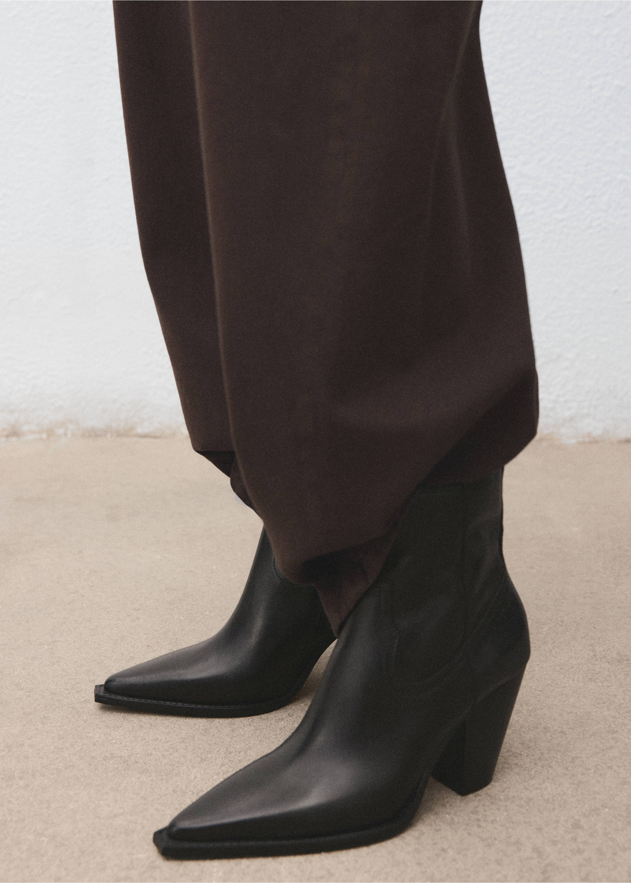 Bottines cuir talon bloc - Détail de l'article 9, Noir. Ref: 17024115-00.