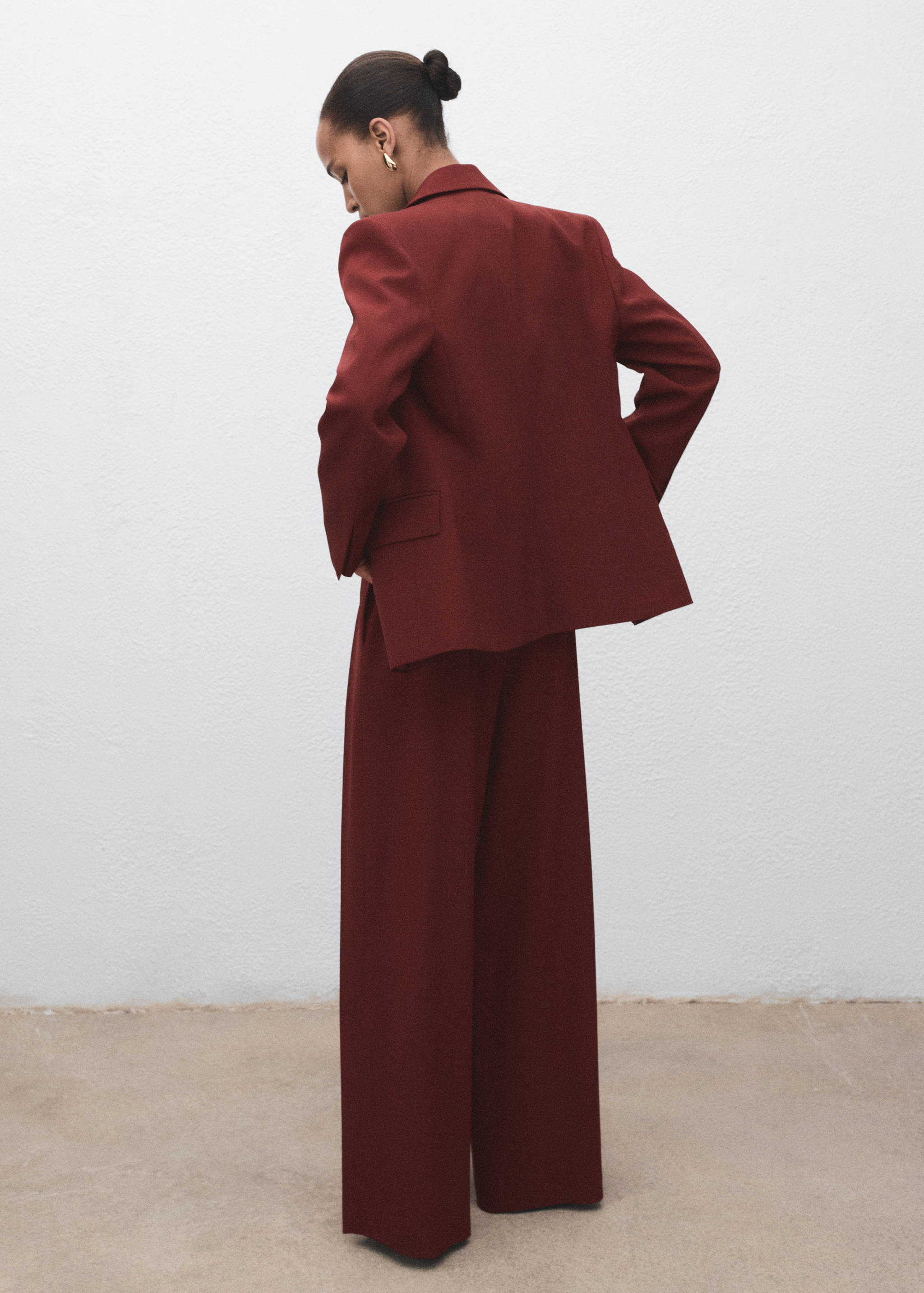 Calças de fato wide leg com pinças - Verso do artigo