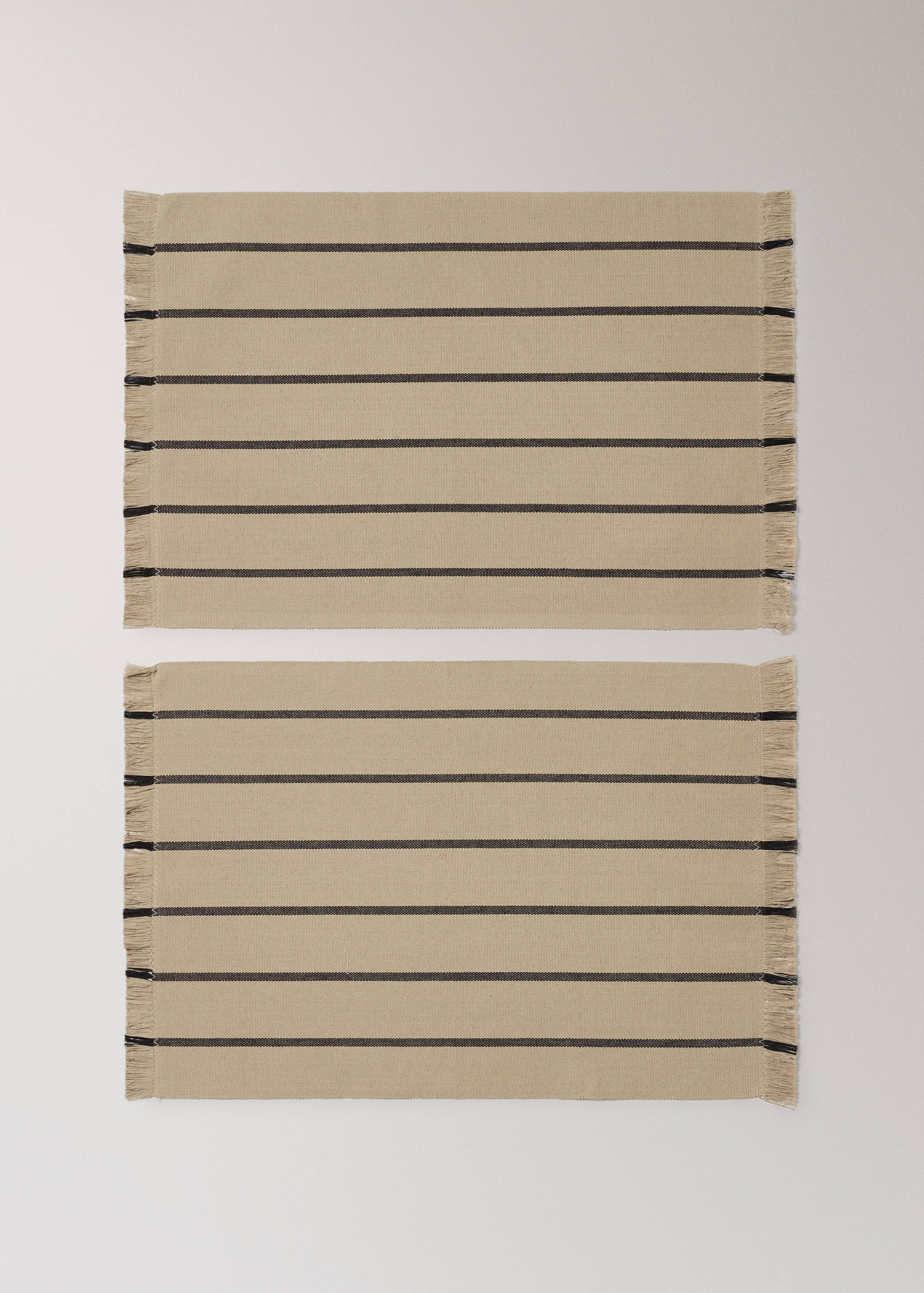 Stripete bordbrikker med frynser - Artikkel uten modell