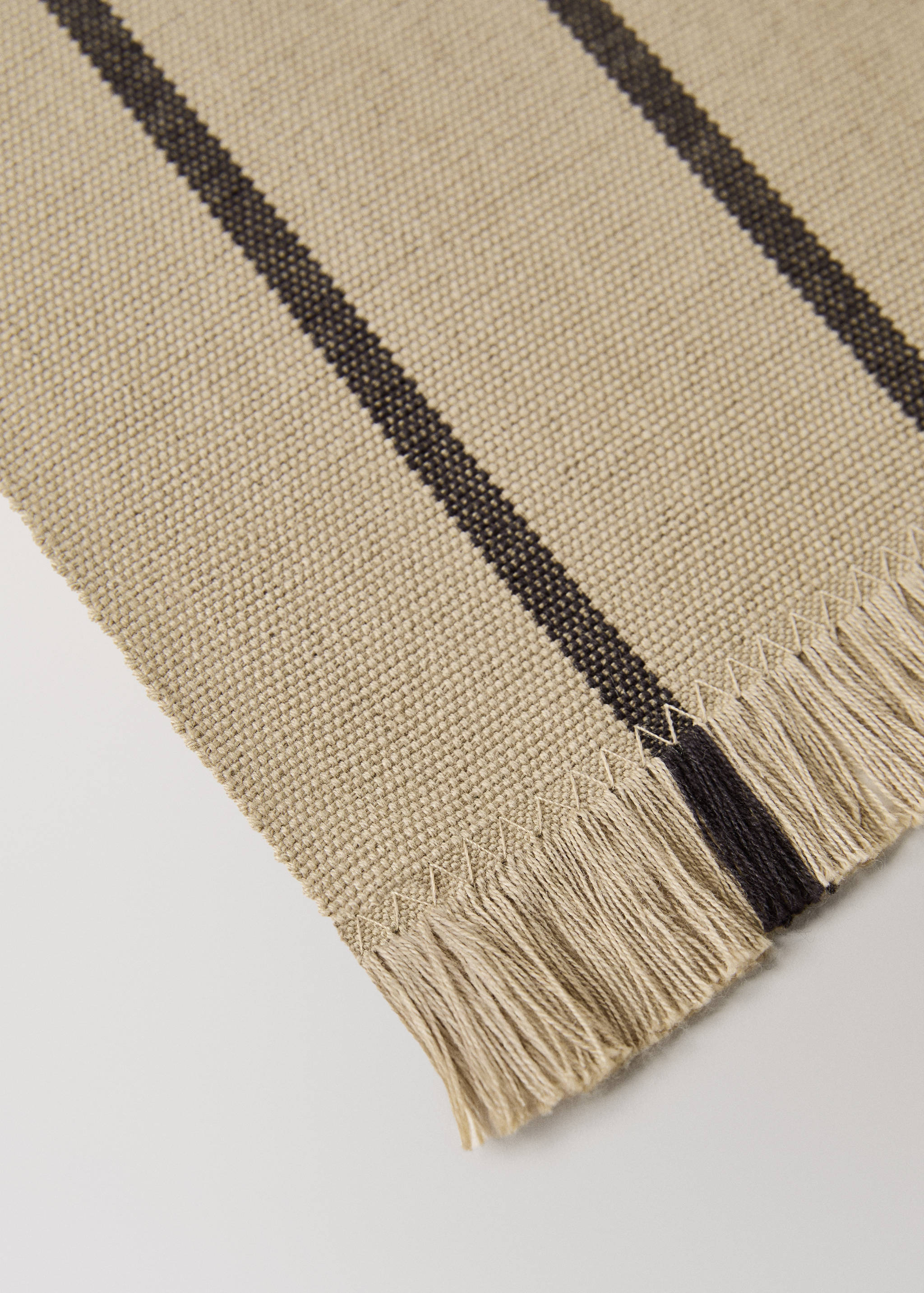 Stripete bordbrikker med frynser - Artikkeldetalj 1