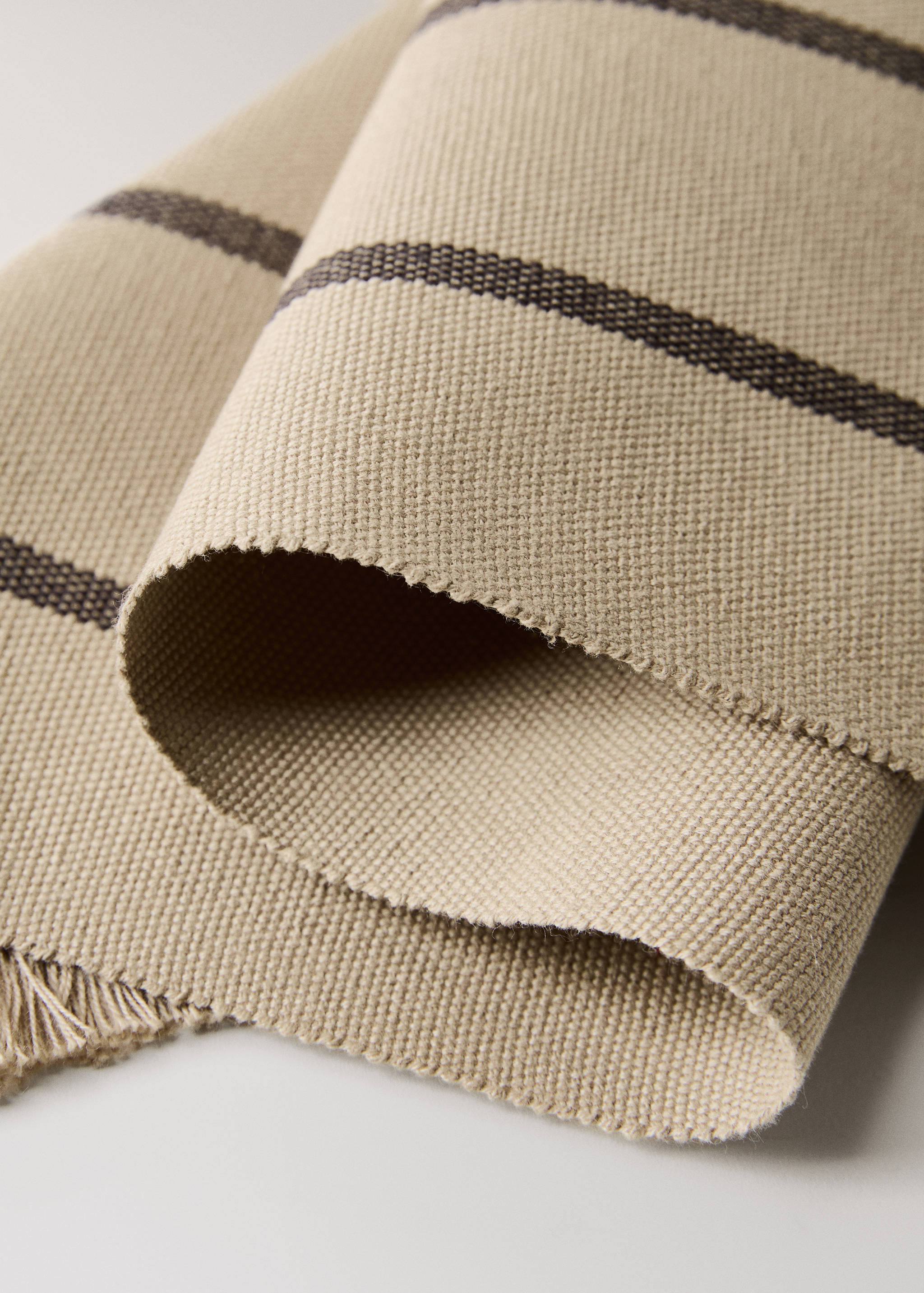 Stripete bordbrikker med frynser - Artikkeldetalj 2