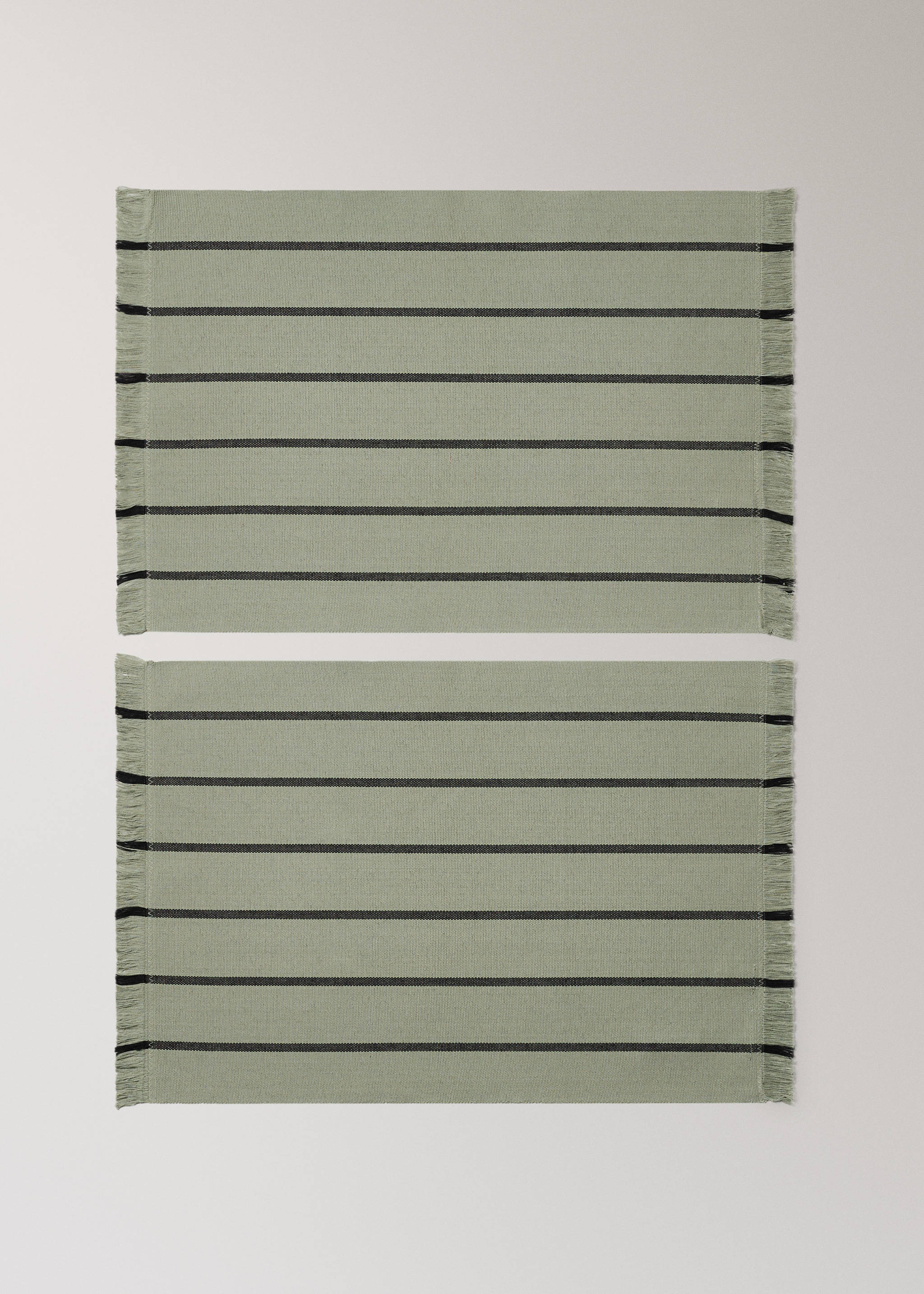 Stripete bordbrikker med frynser - Artikkel uten modell