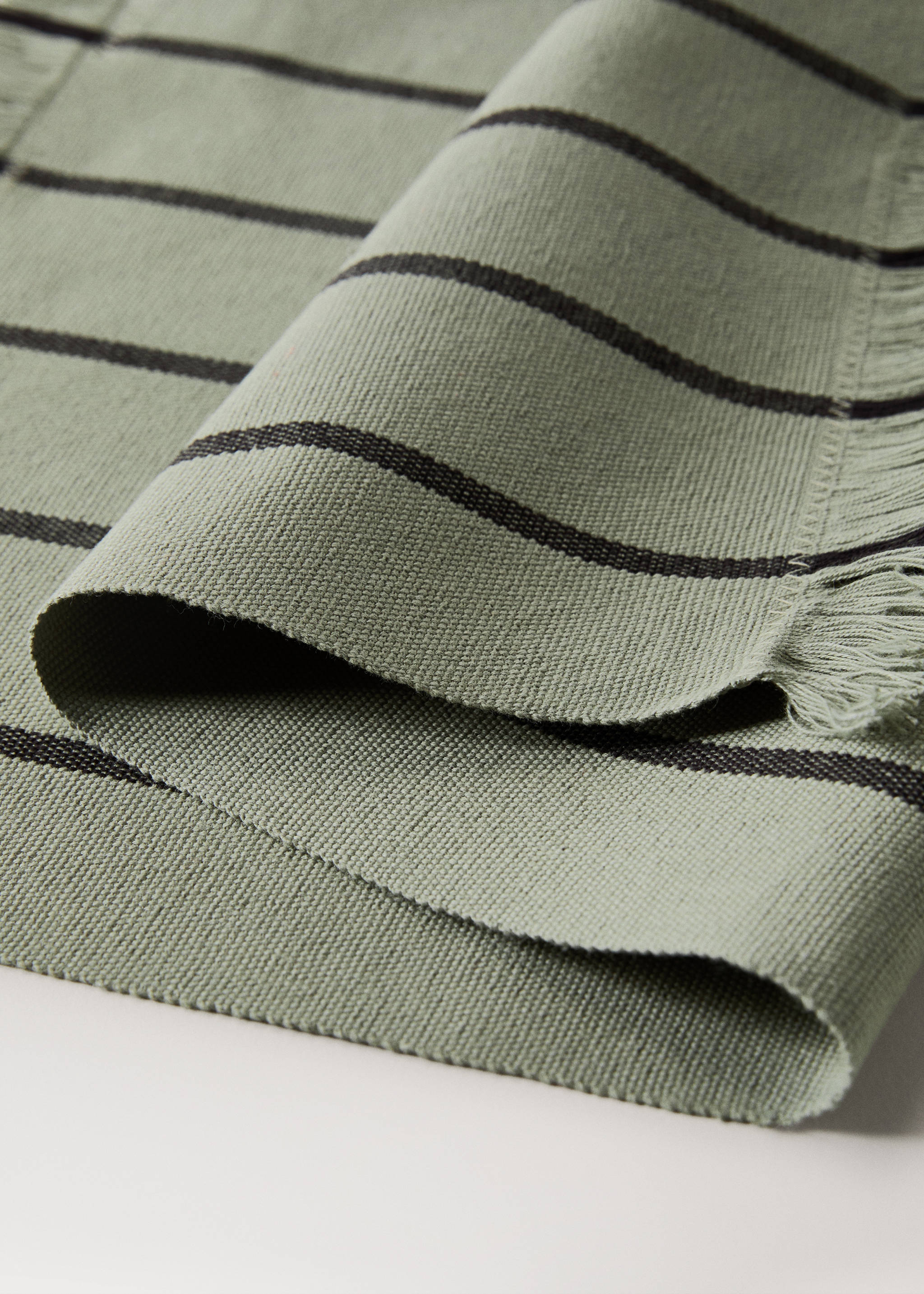 Stripete bordbrikker med frynser - Artikkeldetalj 2