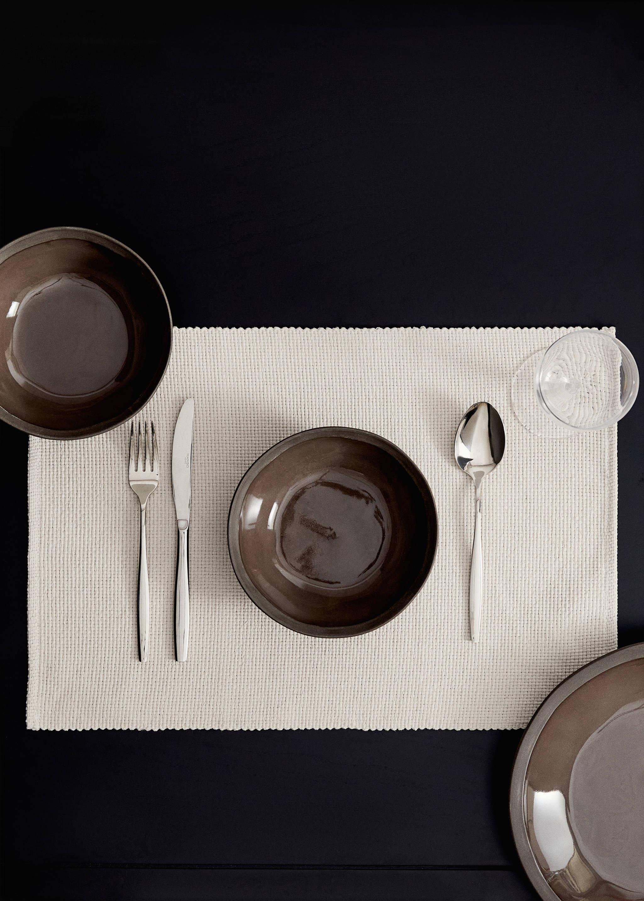 Cotton placemat made from piqué-textured cotton fabric - General plane