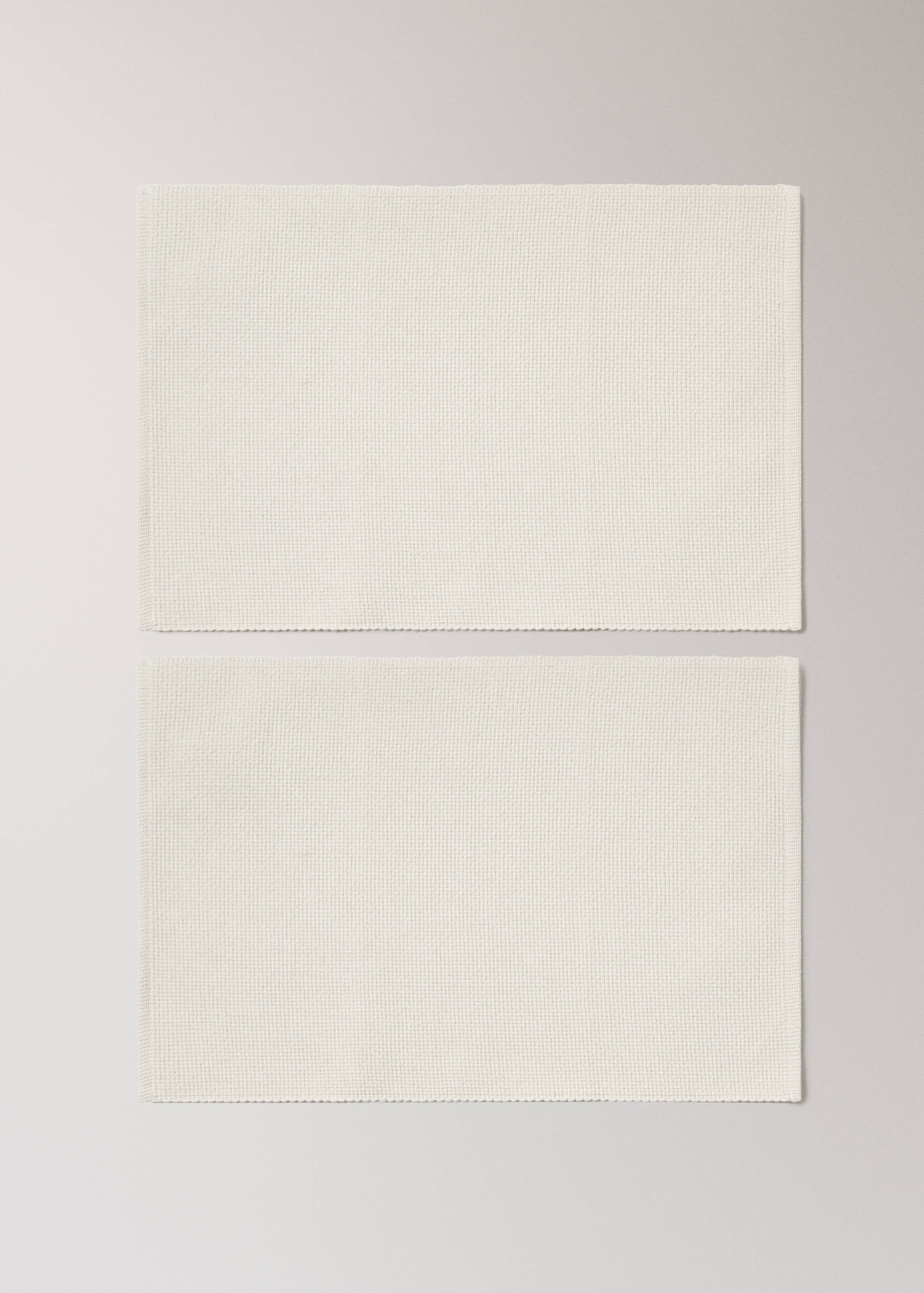 Cotton placemat made from piqué-textured cotton fabric - Article without model