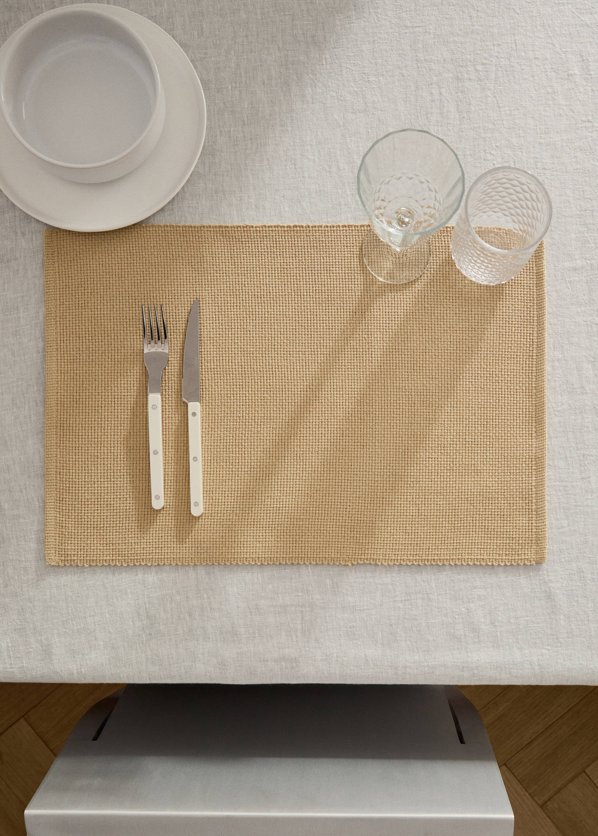 Cotton placemat made from piqué-textured cotton fabric - General plane