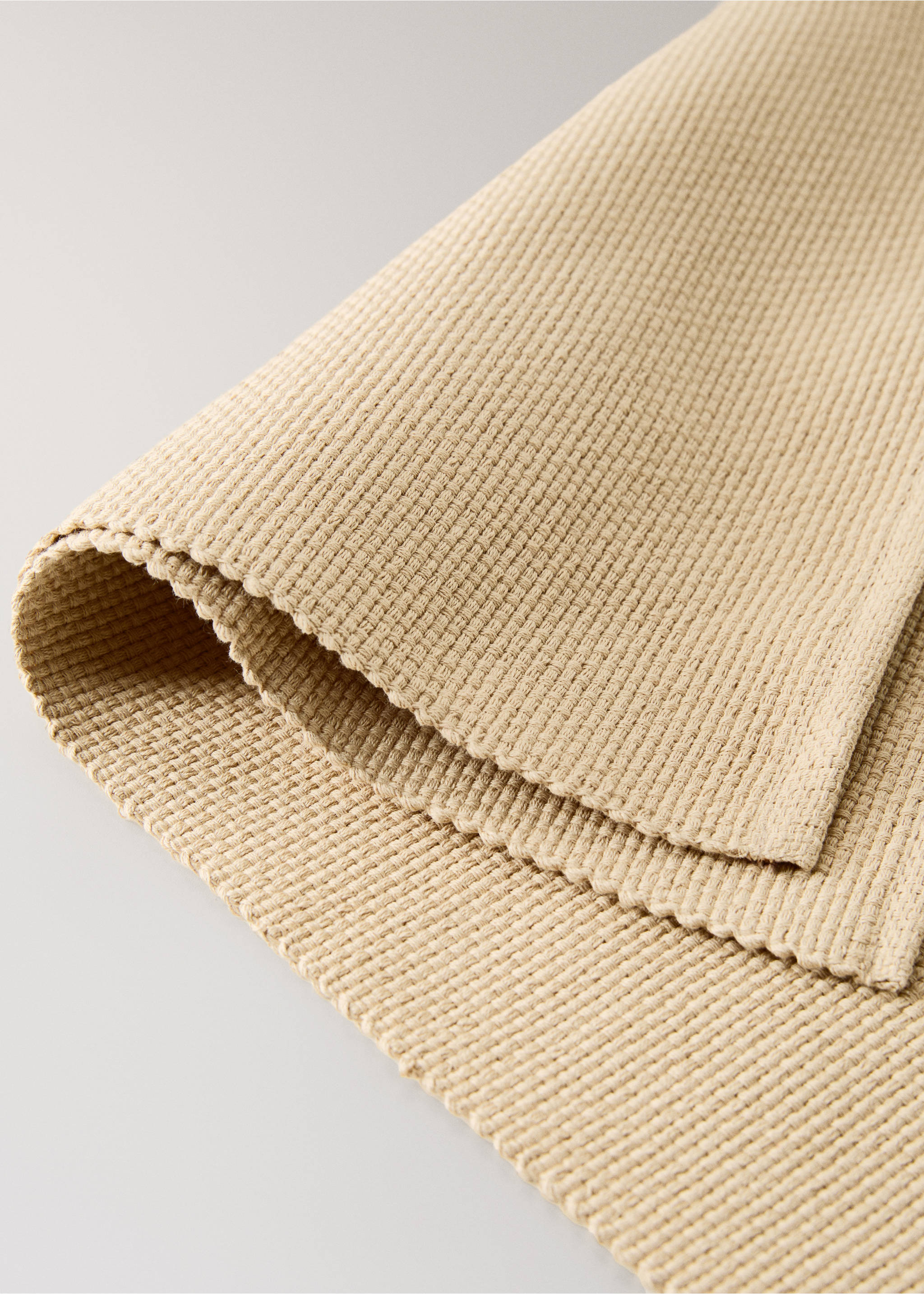 Cotton placemat made from piqué-textured cotton fabric - Details of the article 1, Light/Pastel Brown. Ref: 17024126-00.