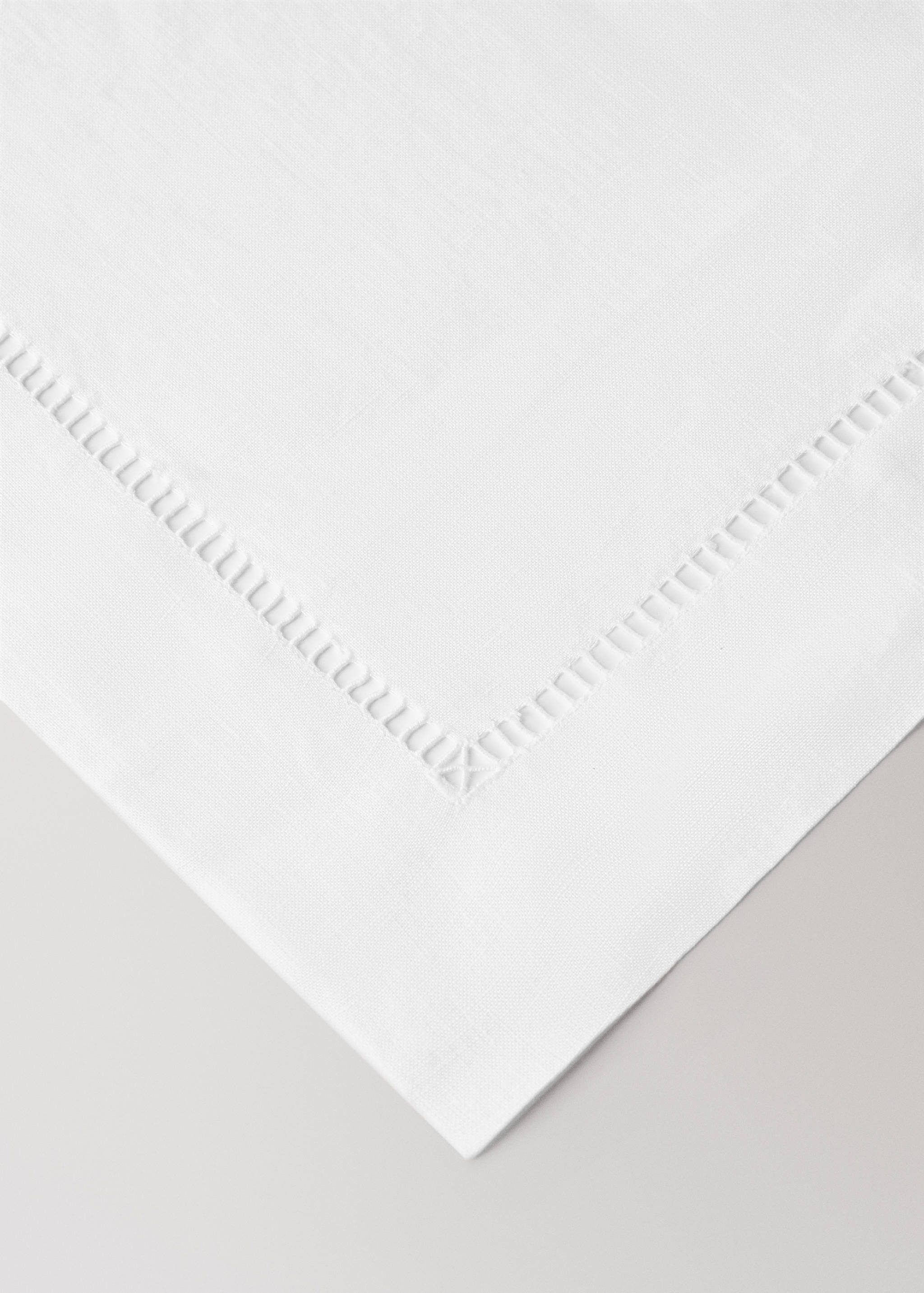 Embroidered hemstitched linen placemat - Details of the article 1